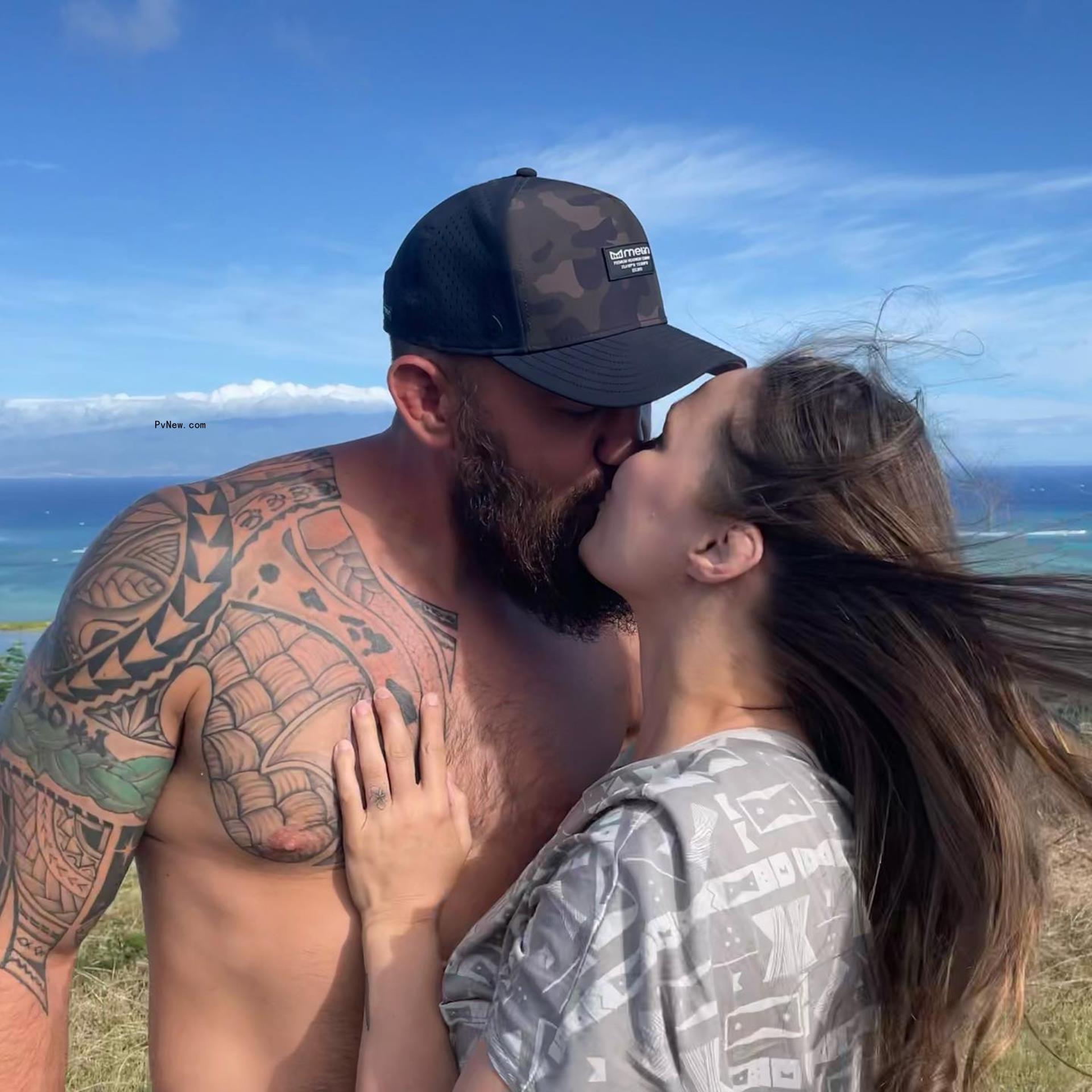 Elon Musk welcomes 10th child.