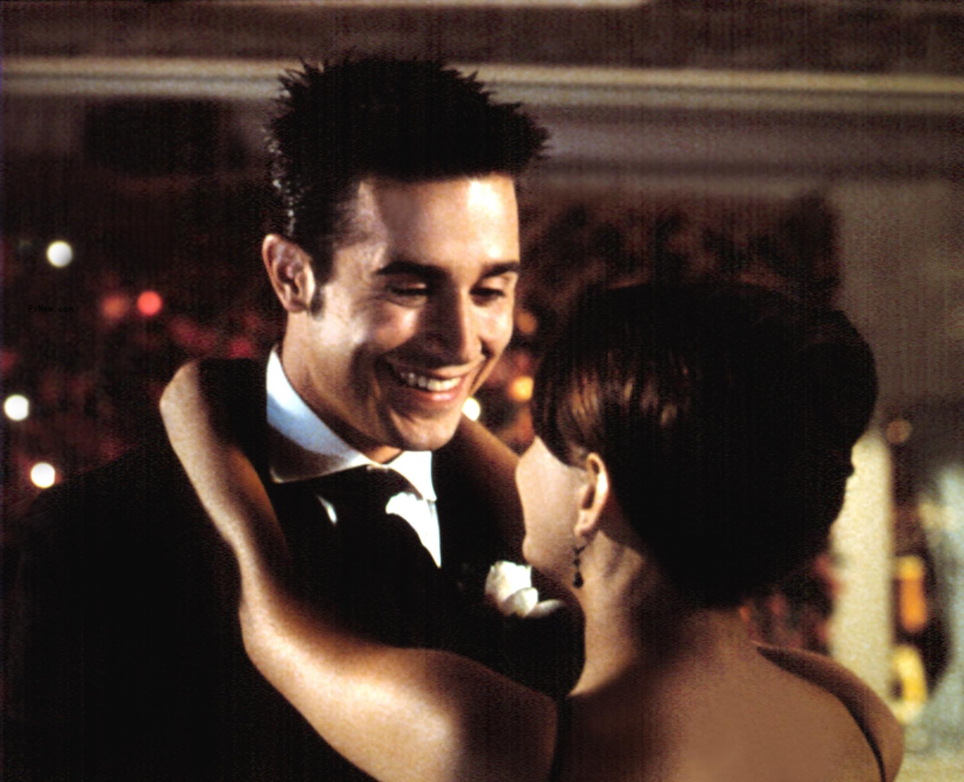 Prinze Jr. and Cook's characters dance in 1999's