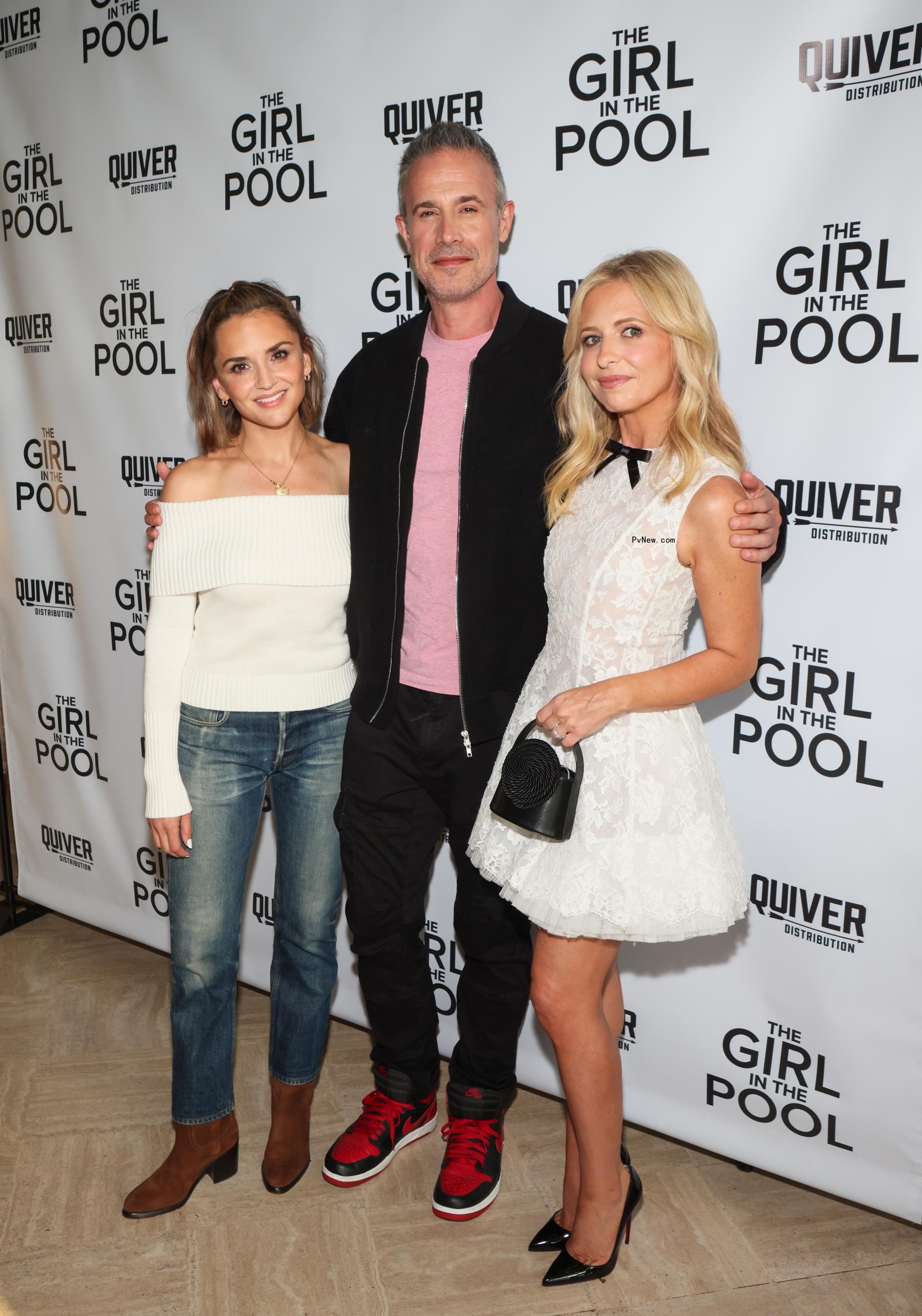 Cook and Prinze Jr. posed with his wife, Sarah Michelle Gellar, at the
