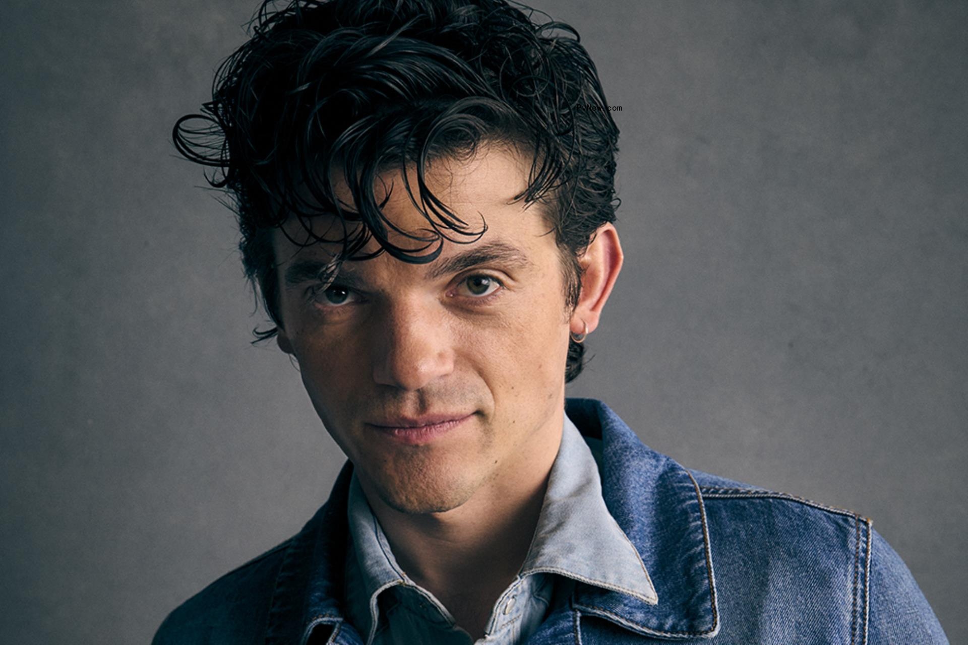 ‘My Lady Jane’ Star Edward Bluemel Joins Netflix Agatha Christie Series ‘The Seven Dials Mystery’