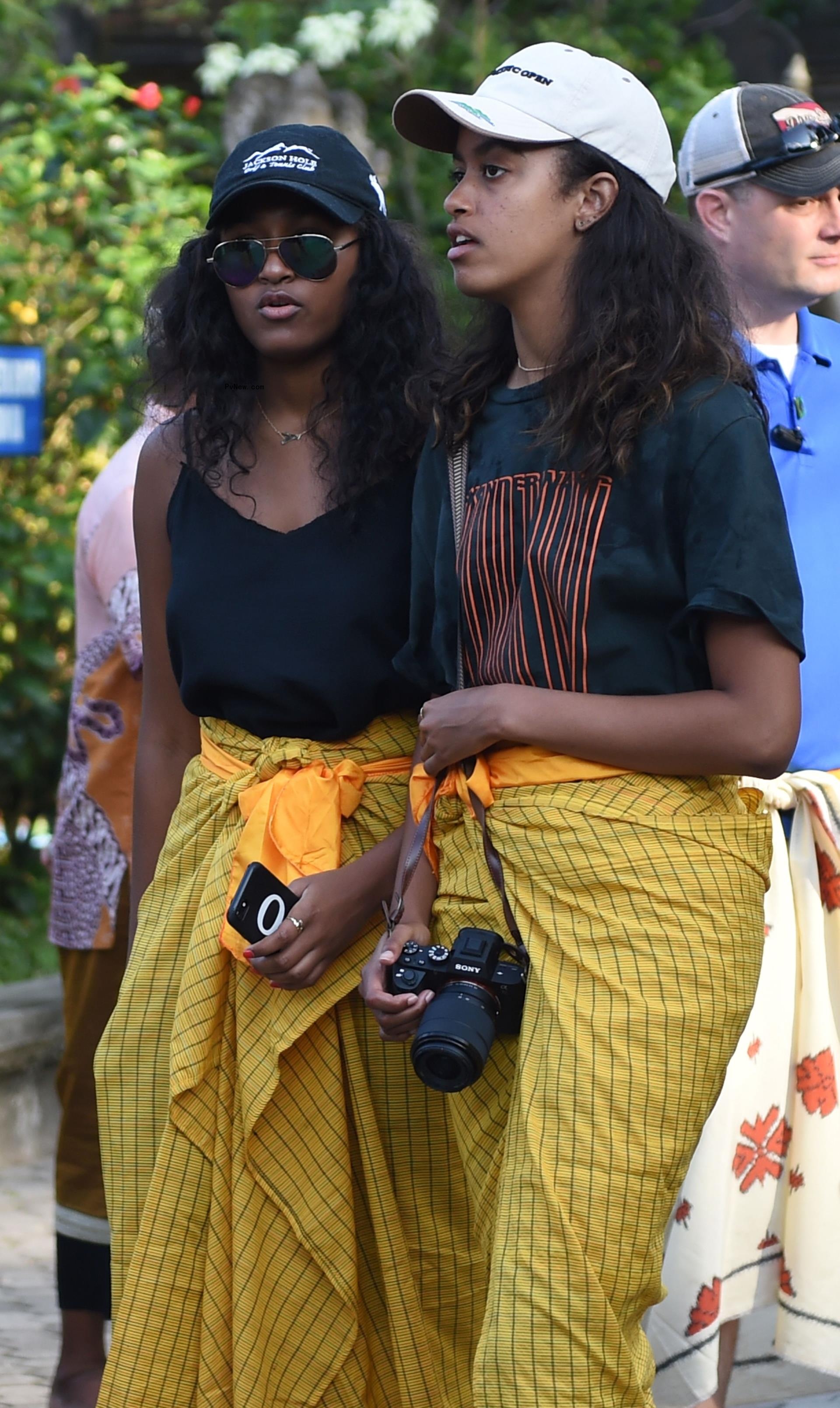 Malia and Sasha Obama