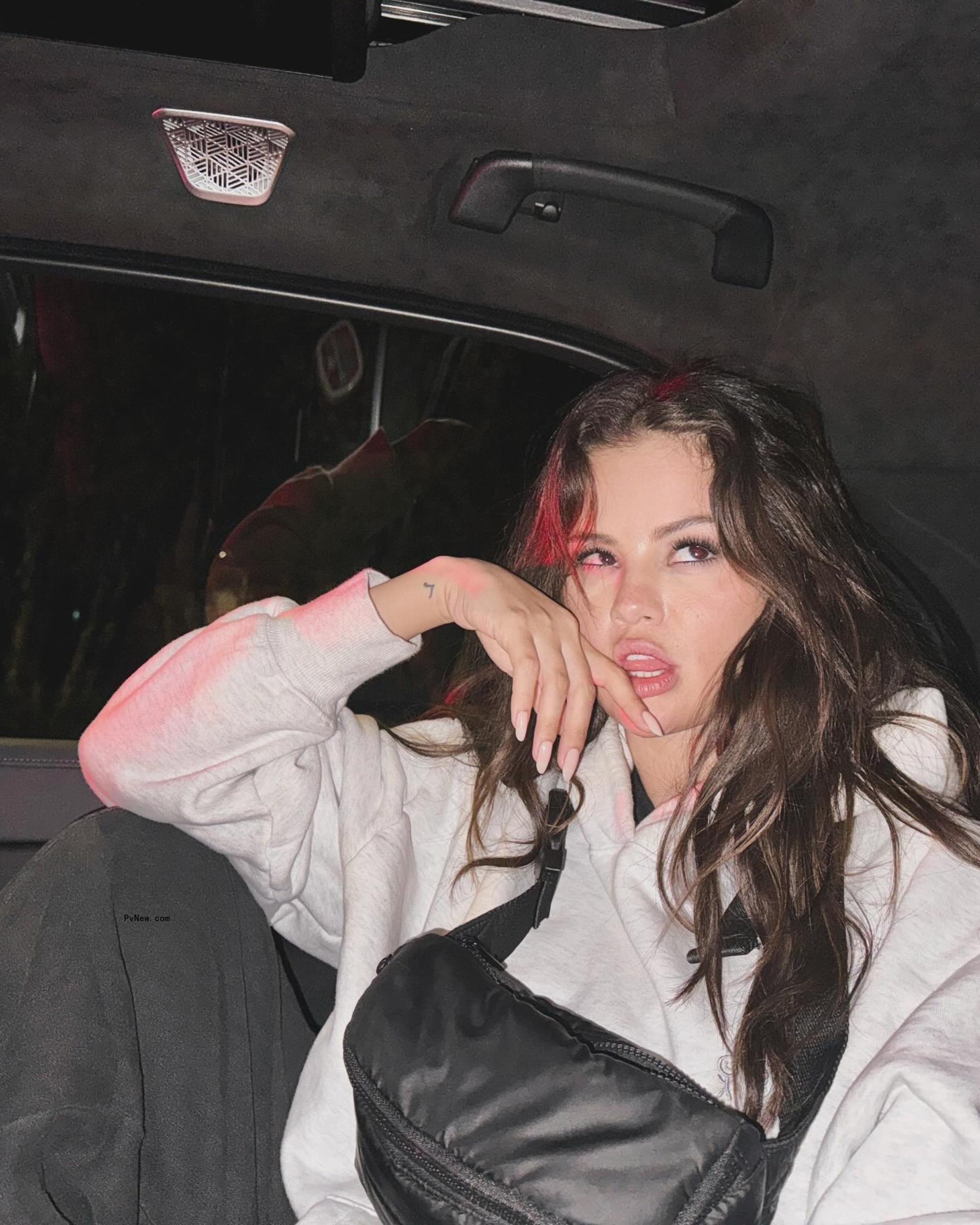 Selena Gomez in the car.