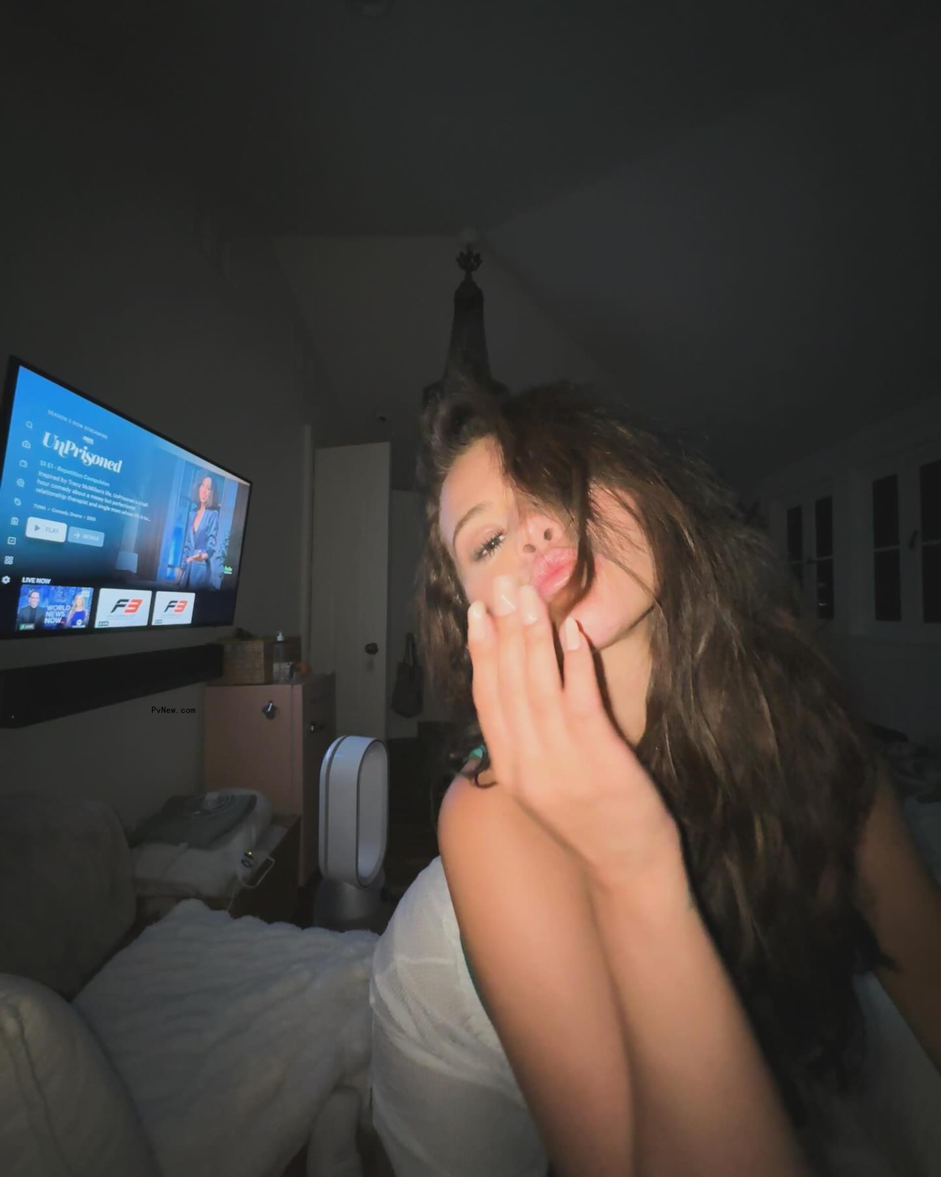 Selena Gomez blowing a kiss.