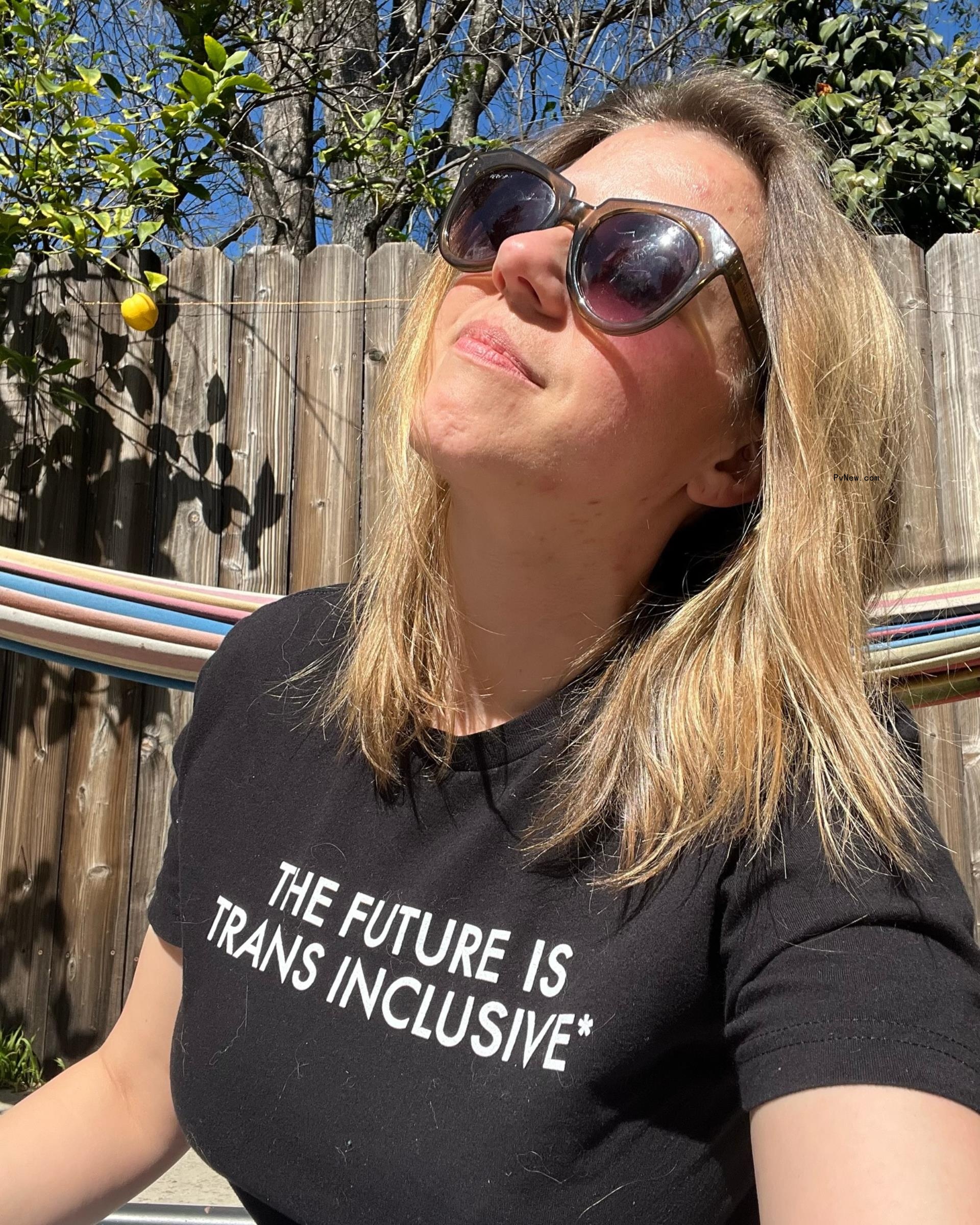 Jodie Sweetin wearing a T-shirt that reads,