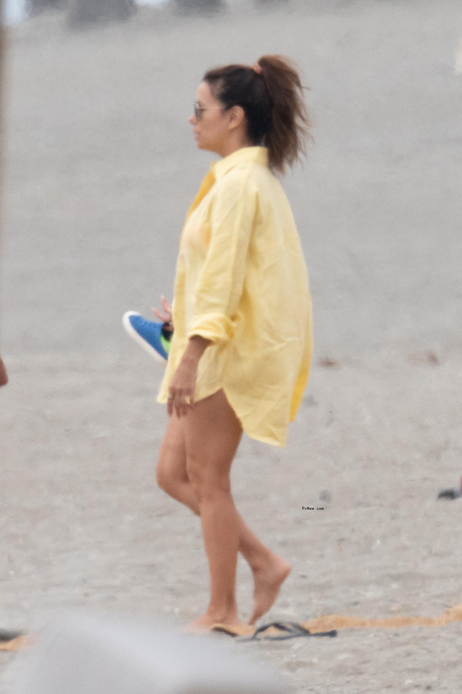 Eva Lo<i></i>ngoria shows some skin in a cheeky bikini on Spanish beach