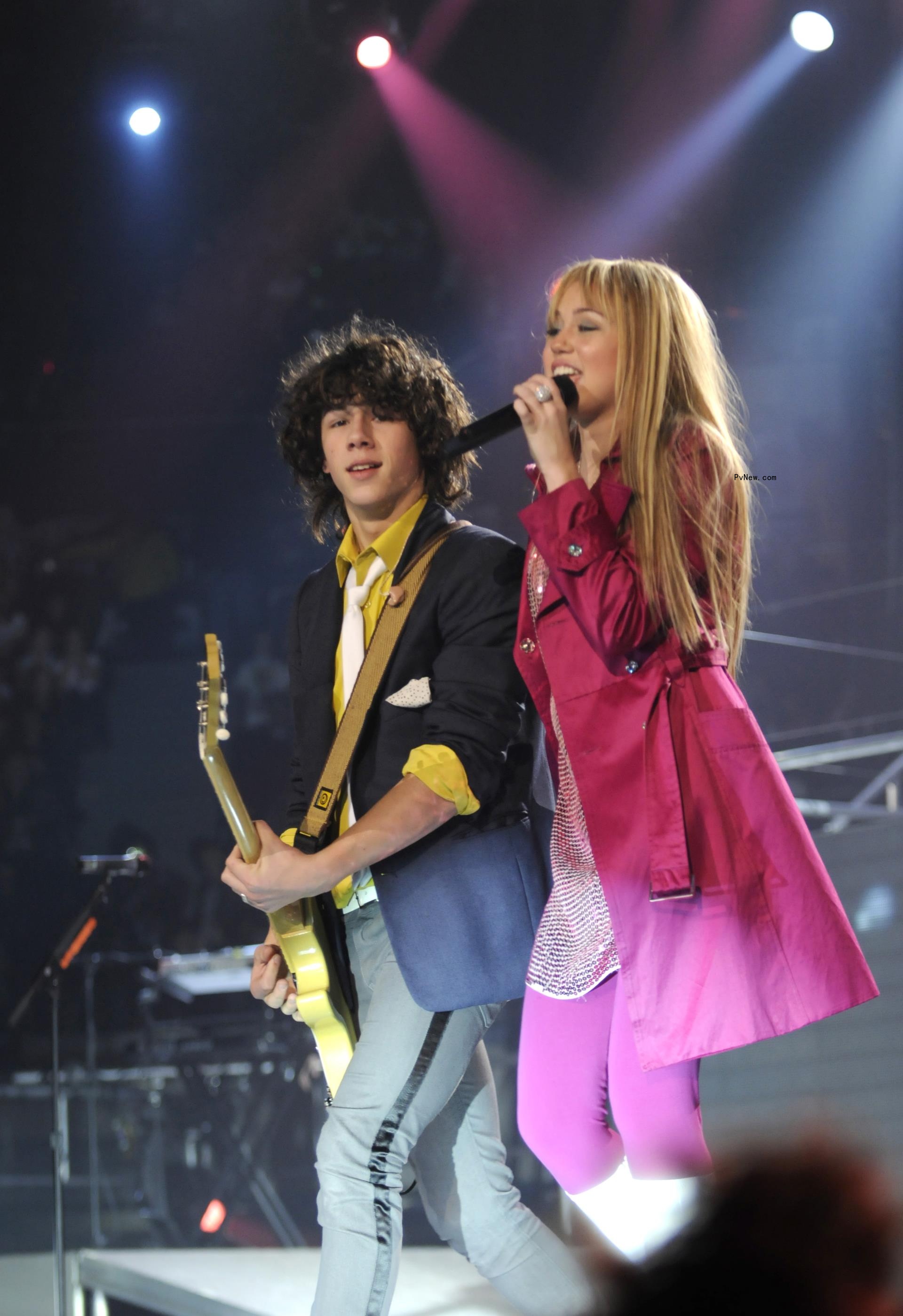 Miley Cyrus and Nick Jo<i></i>nas performing in 2009