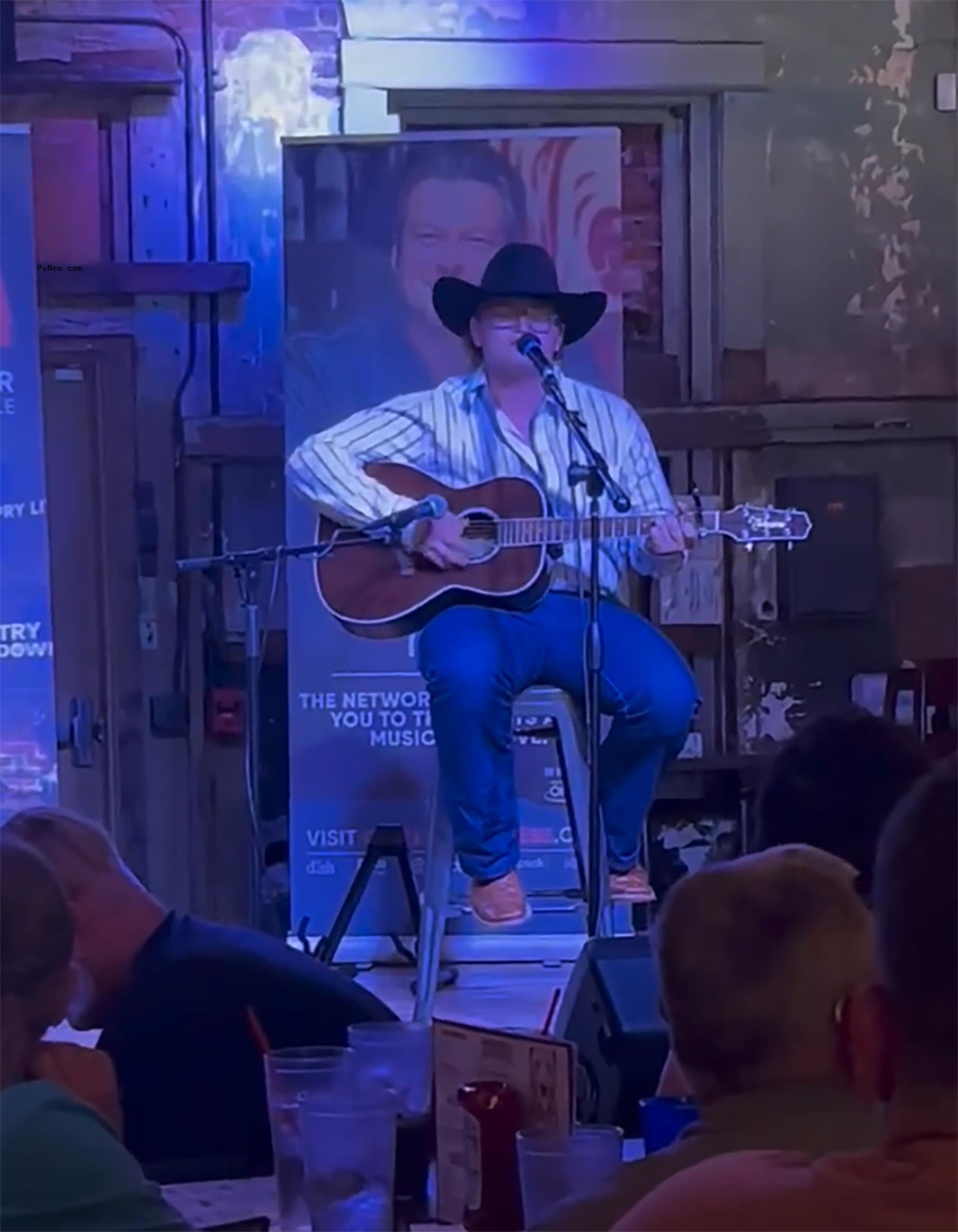 Watch Gwen Stefani and Gavin Rossdale’s son Zuma perform country music debut at Blake Shelton’s bar