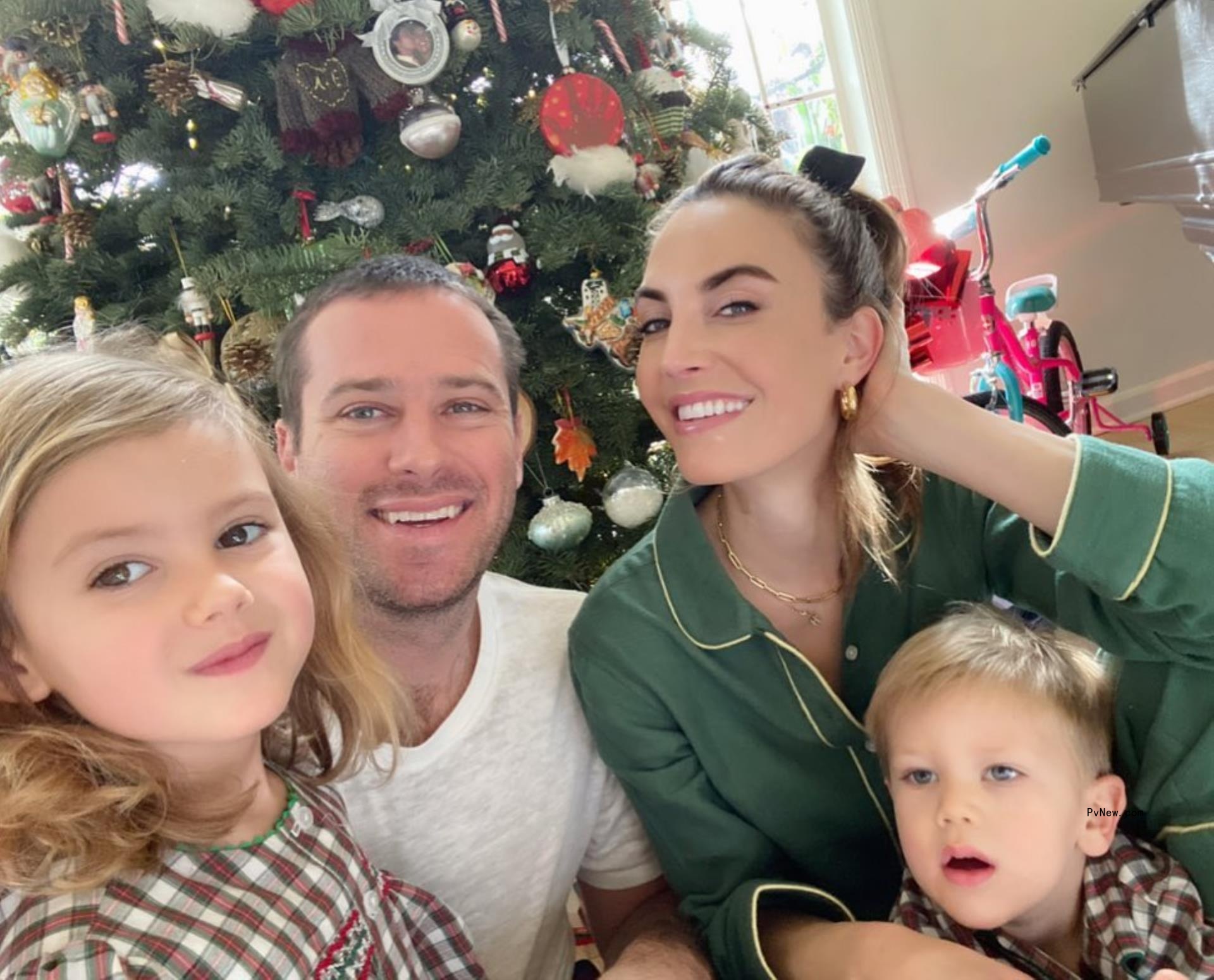 Elizabeth Chambers and Armie Hammer with their kids