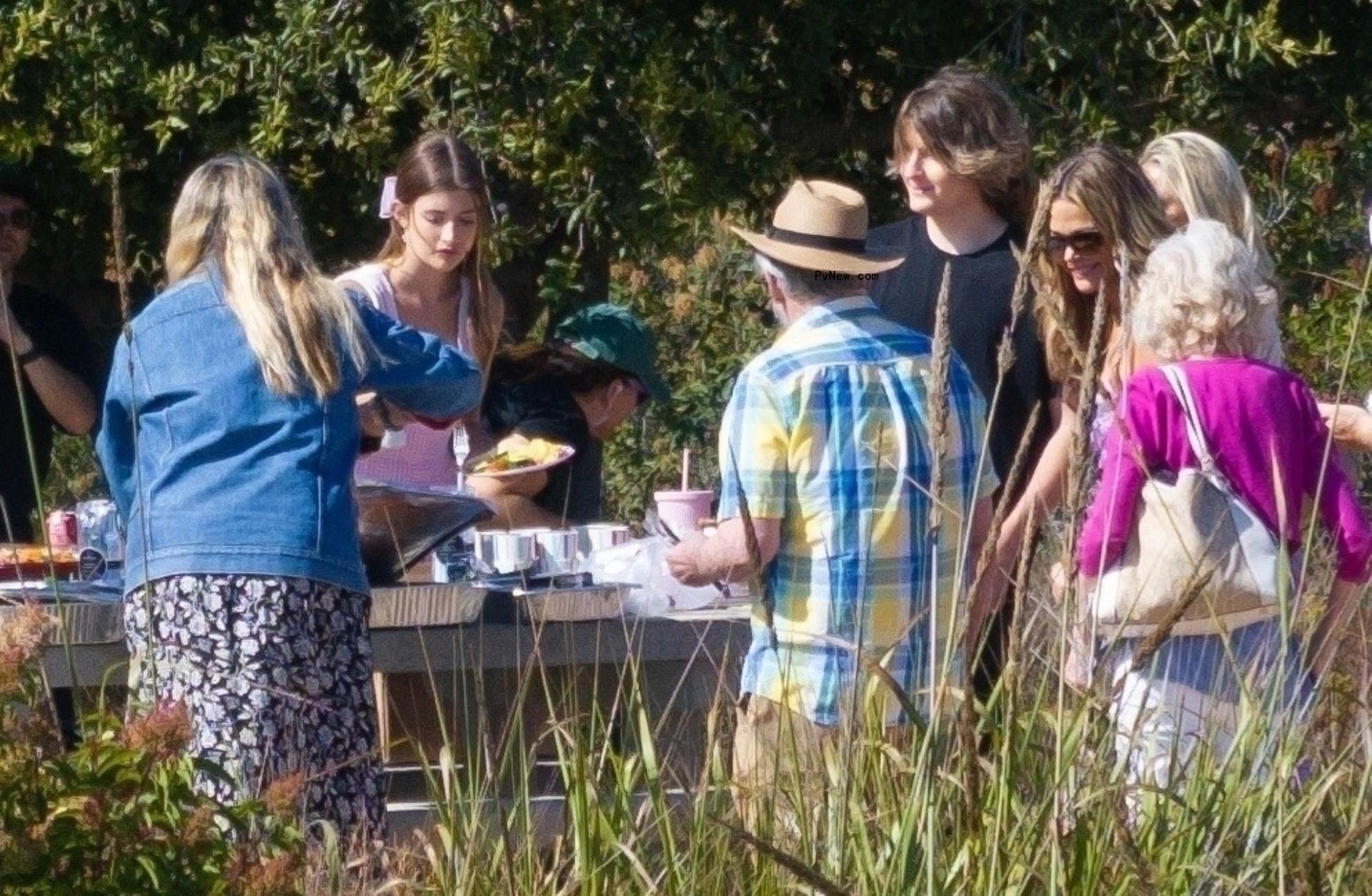 Denise Richards, Brooke Mueller and their families enjoying a picnic in Malibu