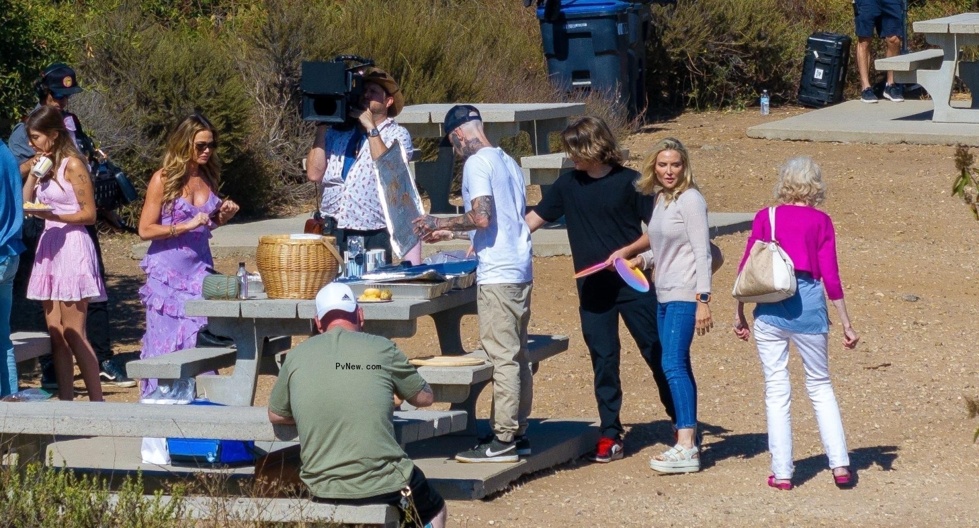 Denise Richards, Brooke Mueller and their families enjoying a picnic in Malibu