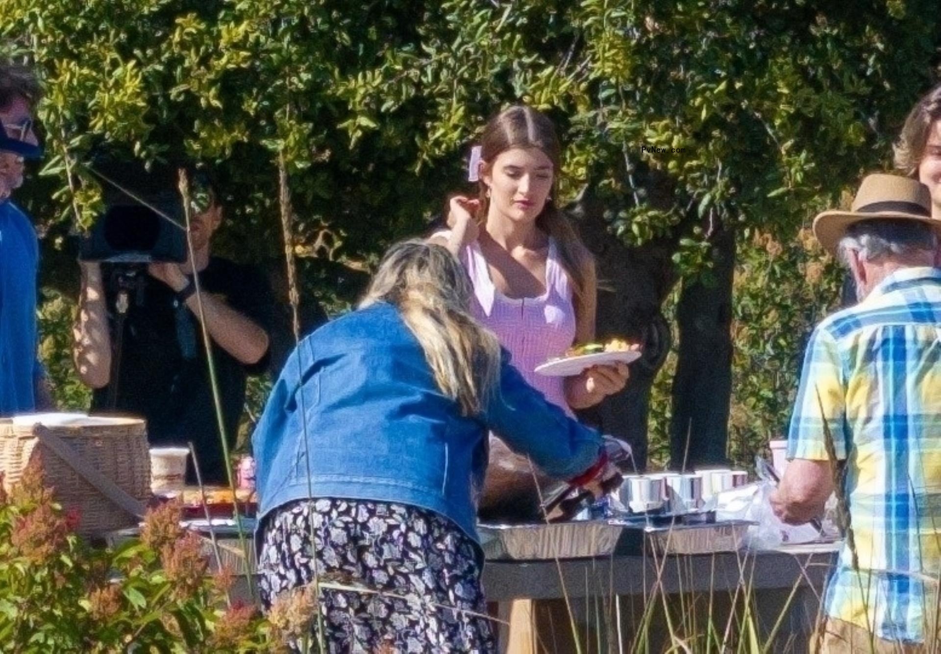 Denise Richards, Brooke Mueller and their families enjoying a picnic in Malibu