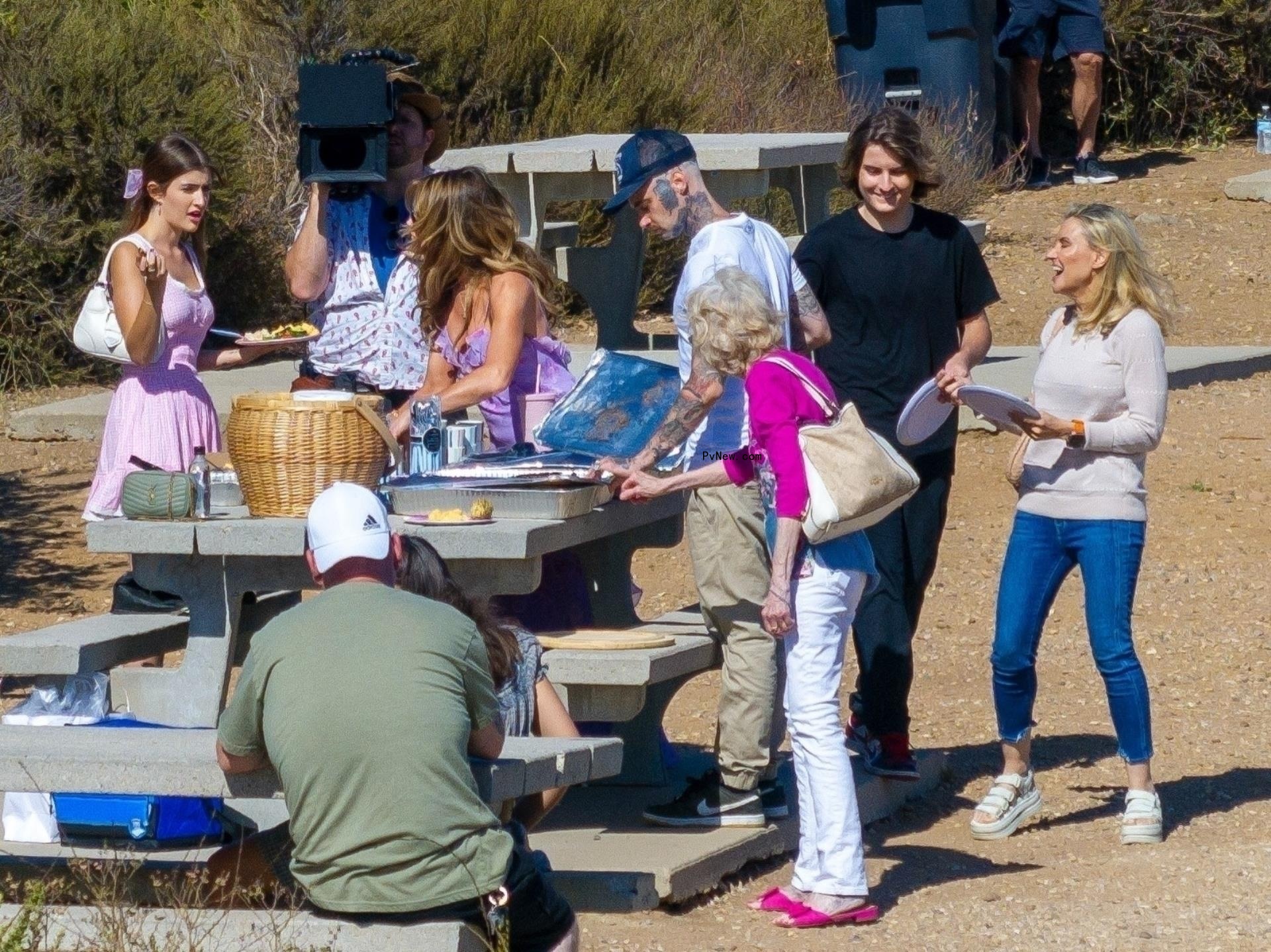 Denise Richards, Brooke Mueller and their families enjoying a picnic in Malibu