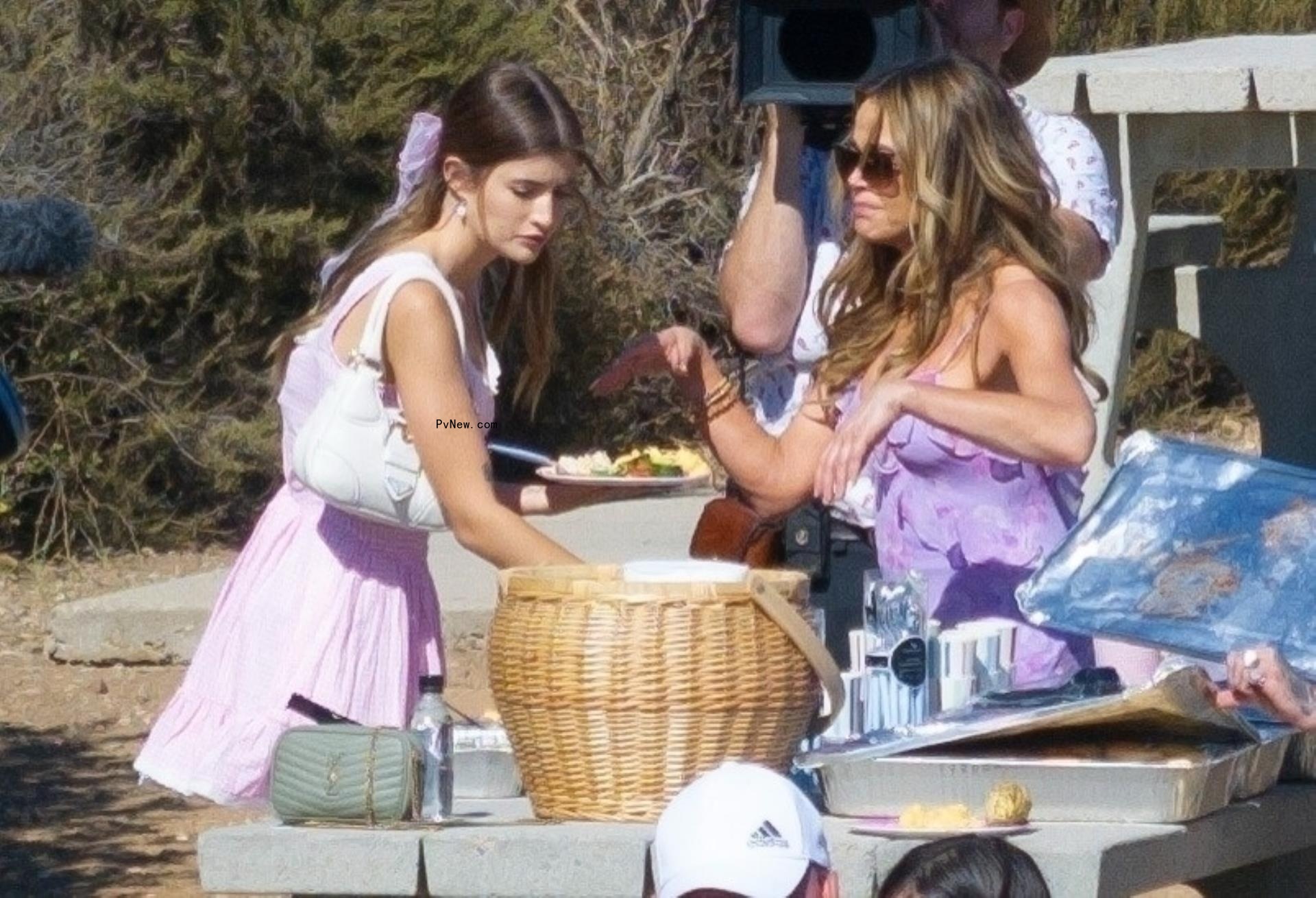 Denise Richards, Brooke Mueller and their families enjoying a picnic in Malibu