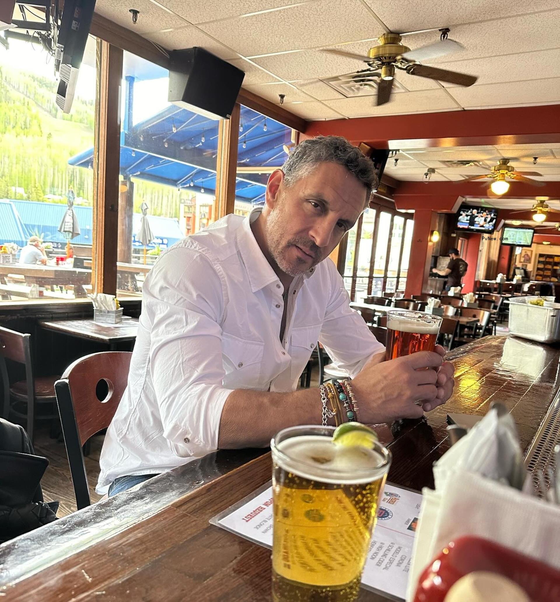 Mauricio Umansky poses at a bar.