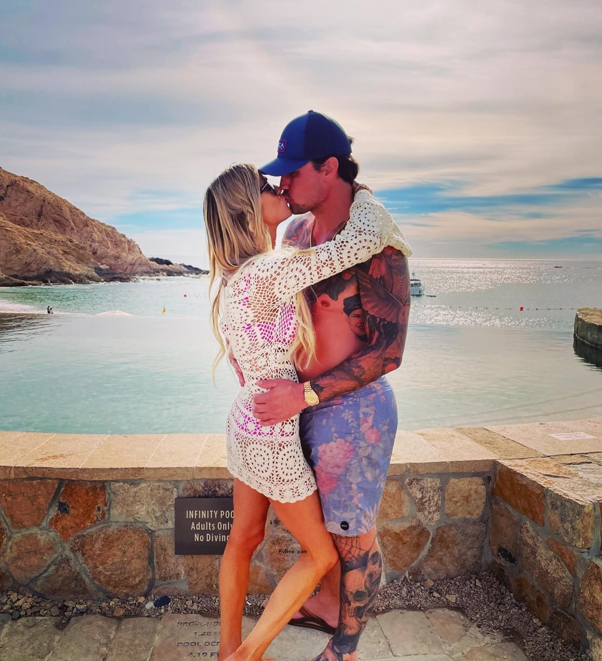christina hall and josh hall kissing