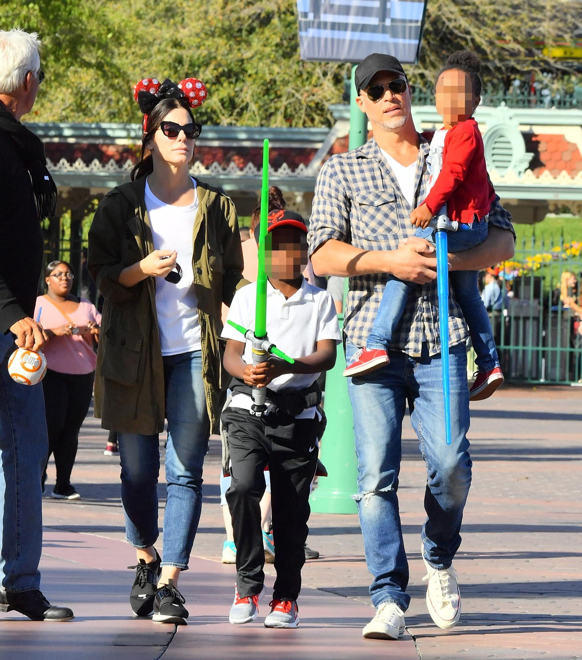 Sandra Bullock, Bryan Randall and her kids.