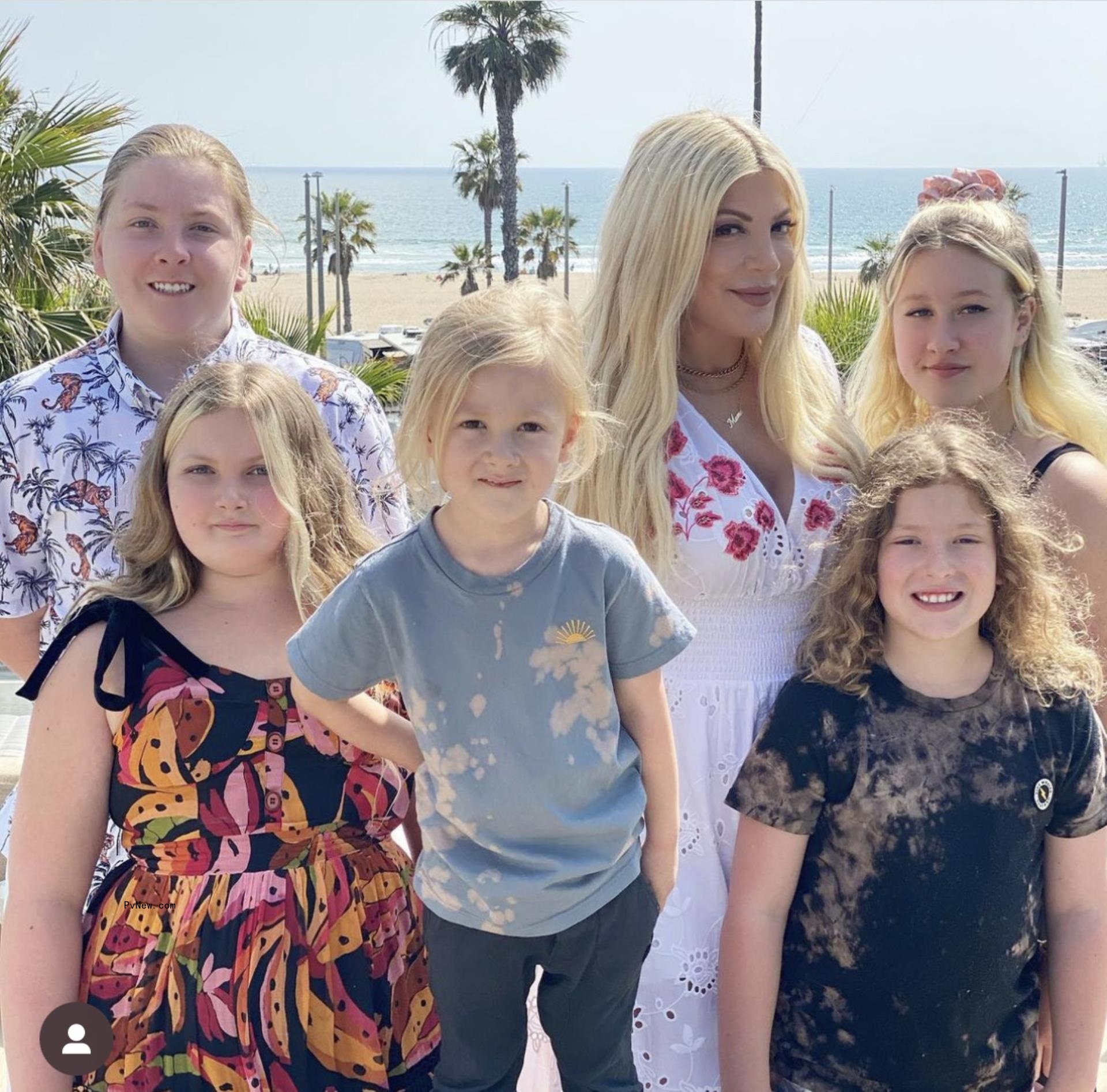 Tori Spelling and her five kids