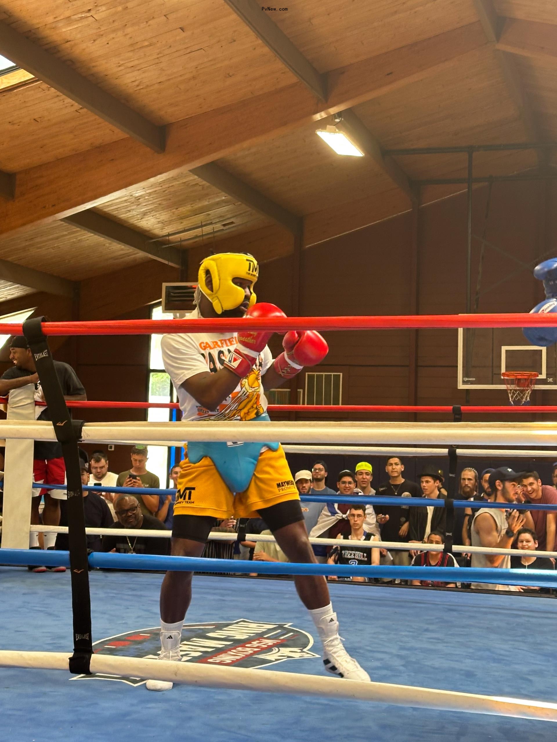floyd mayweather in a boxing ring