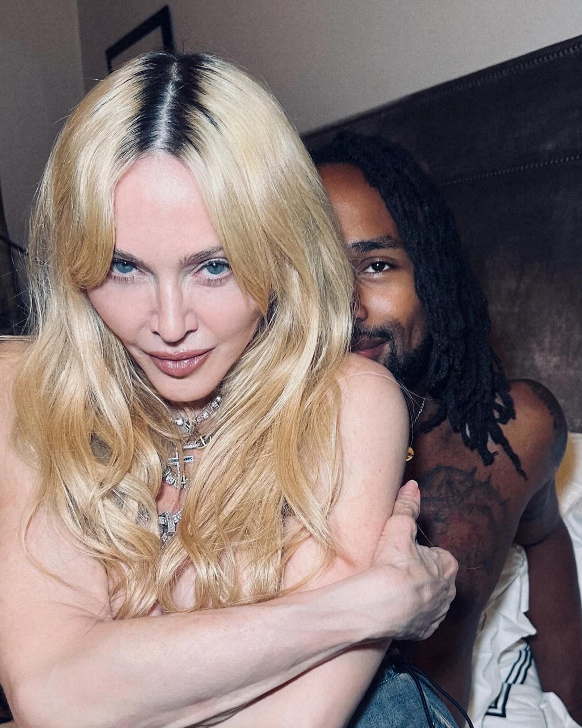 Mado<i></i>nna shirtless selfie with mystery man