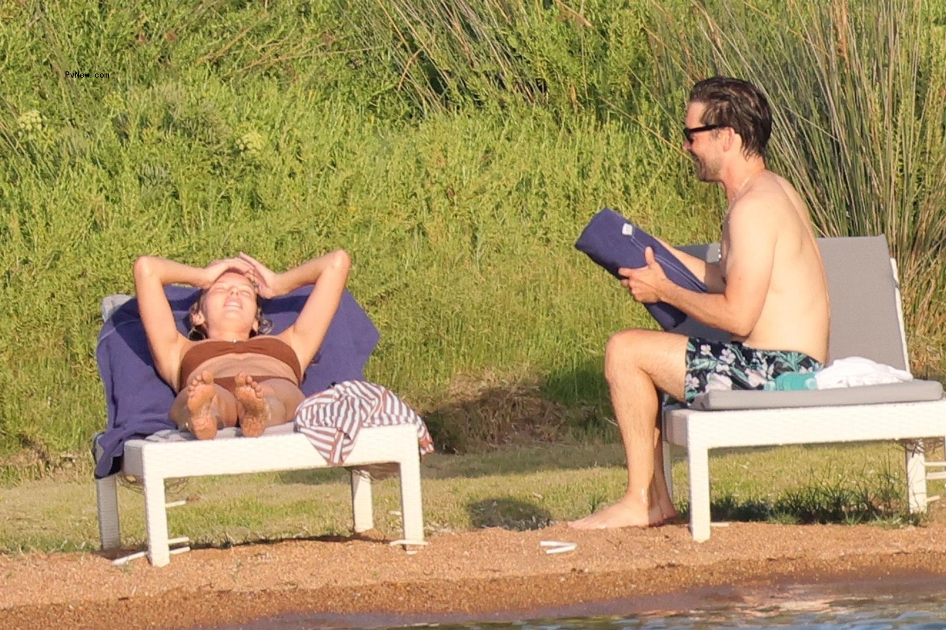 Babette Strijbos and Tobey Maguire at a beach in Italy.