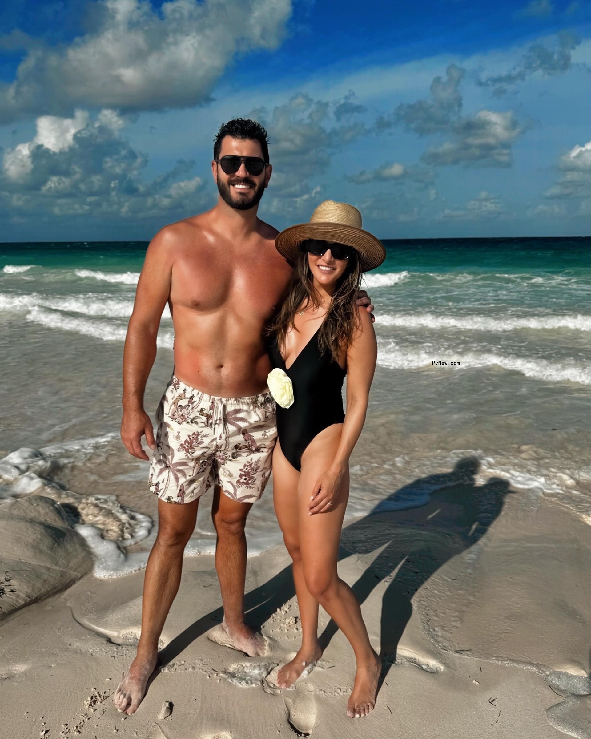 Blaine Hart and Andi Dorfman at beach in Instagram post