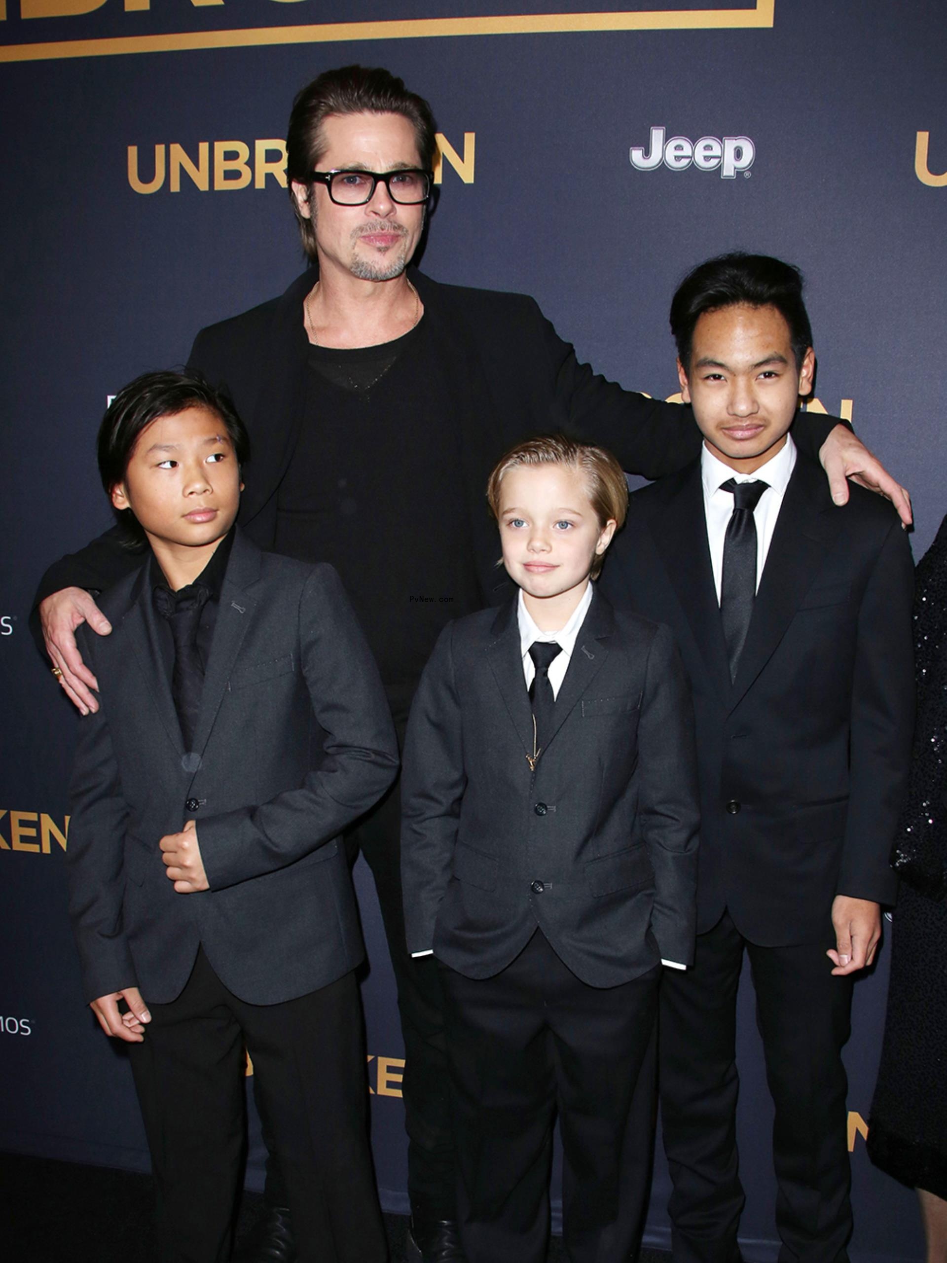 Brad Pitt with children Pax Jolie-Pitt, Shiloh Jolie-Pitt and Maddox Jolie-Pitt on the red carpet in 2014.
