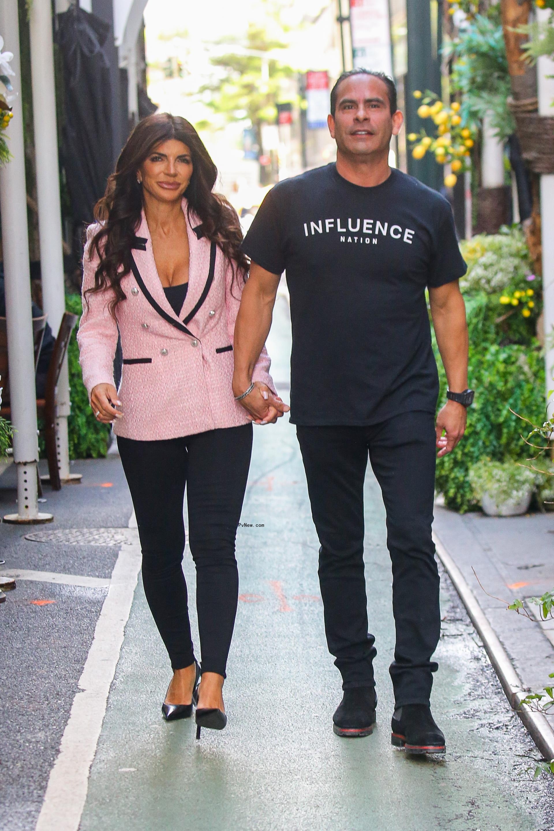 Teresa Giudice and Luis Ruelas hold hands