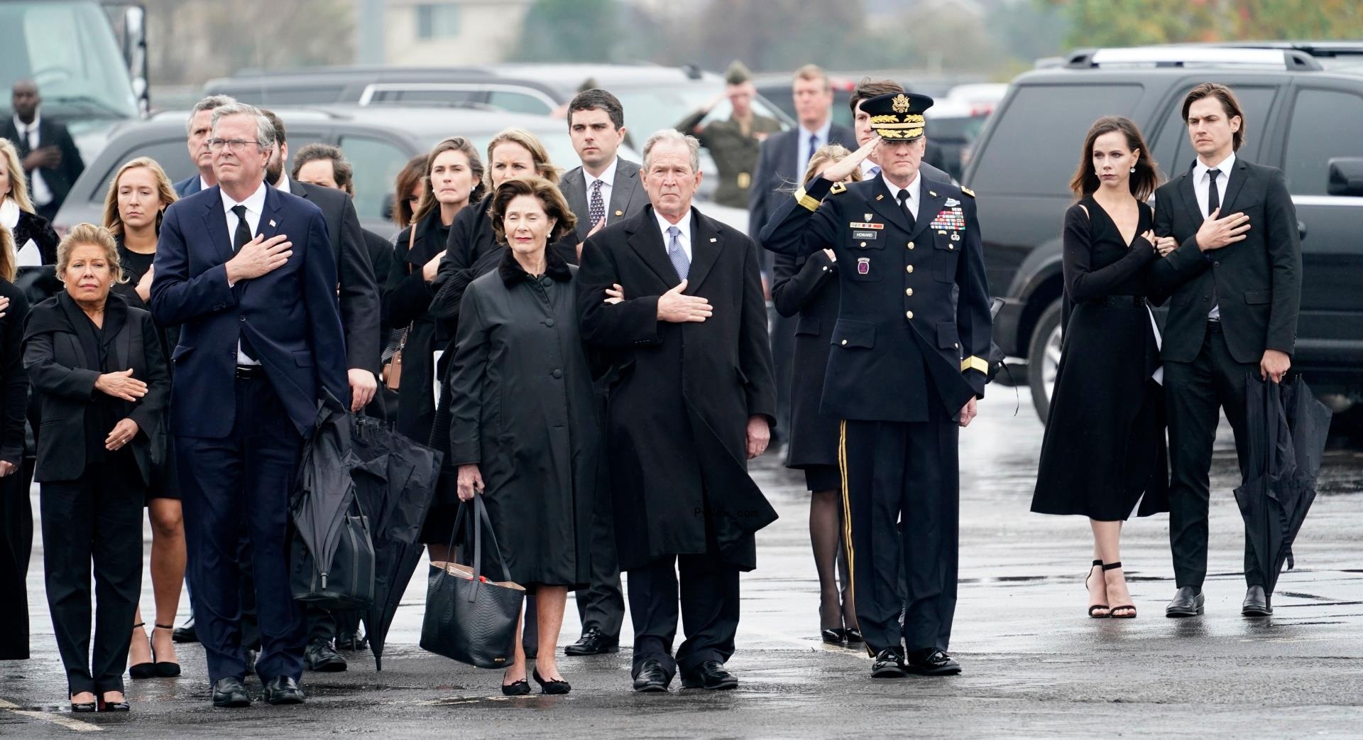 George W. Bush, Laura Bush, Columba Bush, Jeb Bush, Barbara Bush and Craig Coyne walking together