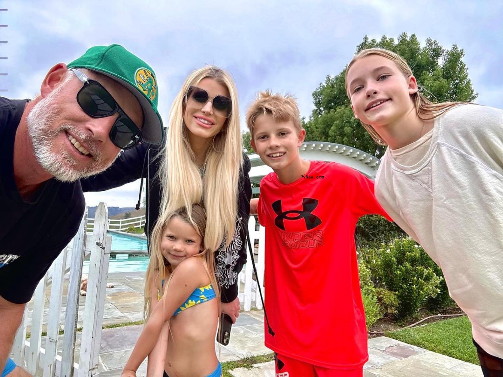 jessica simpson, her husband and her three kids