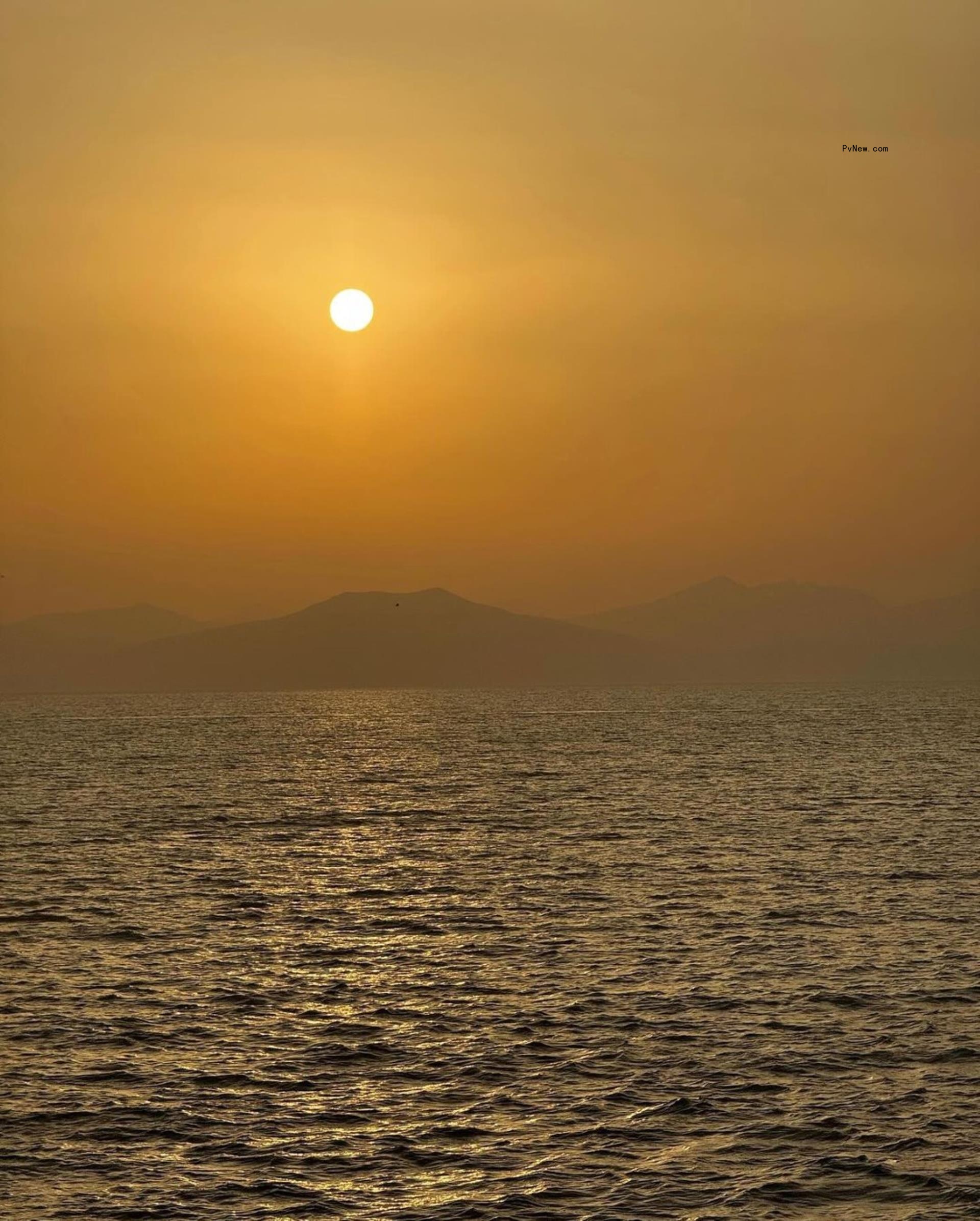 Kardashian's Instagram slideshow on Mo<i></i>nday featured a sunset snap.