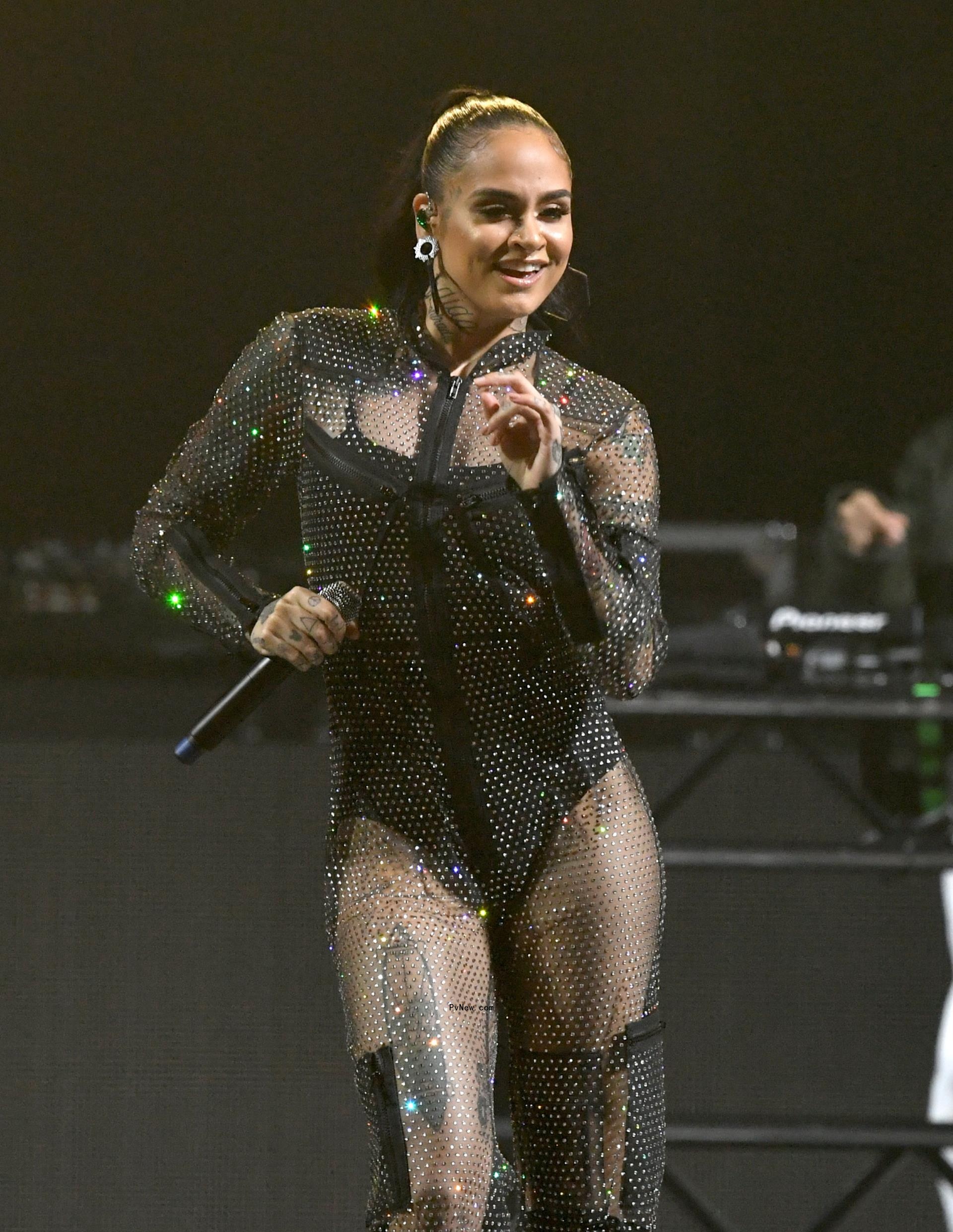 Kehlani performing in March 2018.