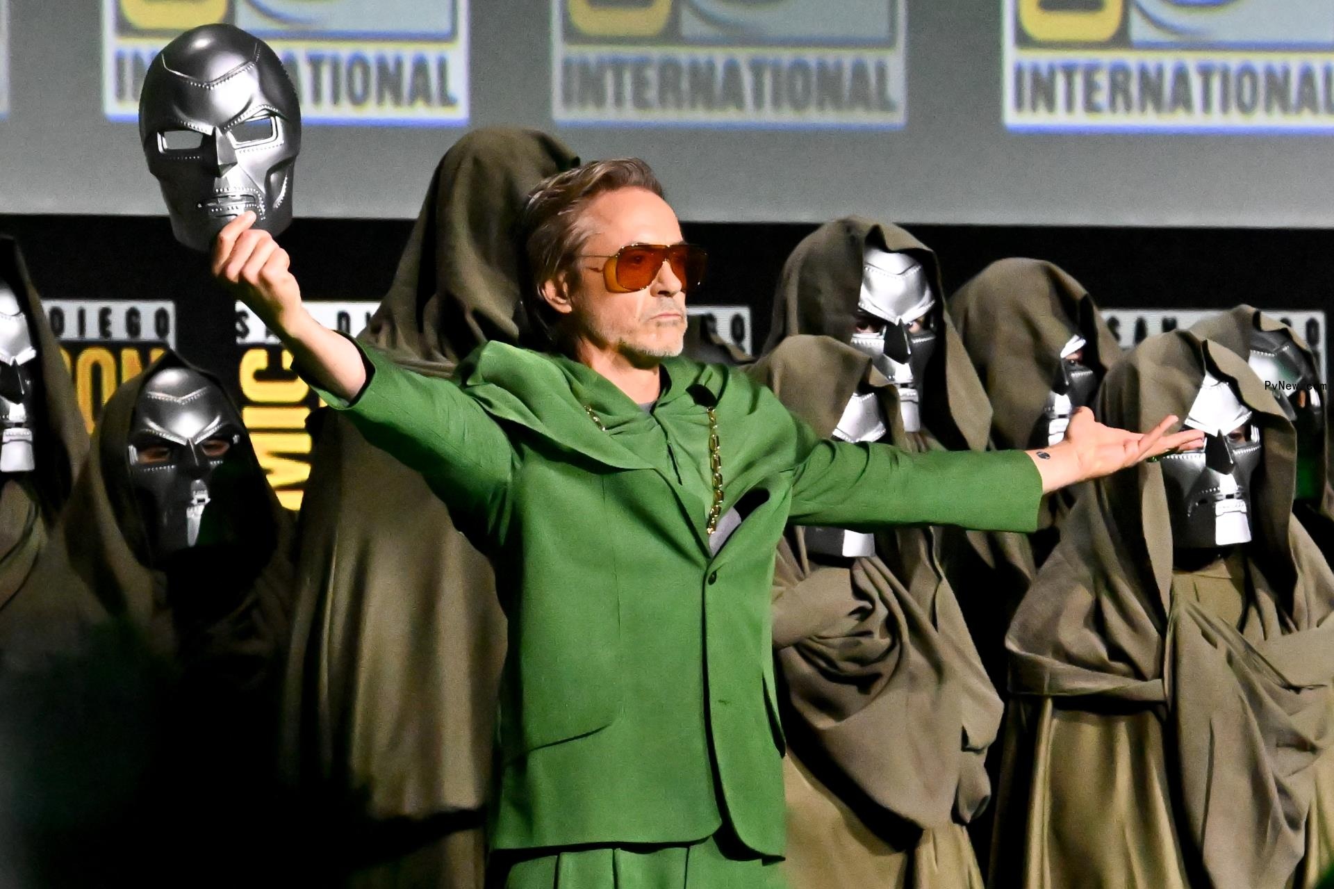 Robert Downey Jr. Had ‘Already Met’ to Play Doctor Doom in 2005’s ‘Fantastic Four’ Before Being Cast as Iron Man, Director Jon Favreau o<i></i>nce Said
