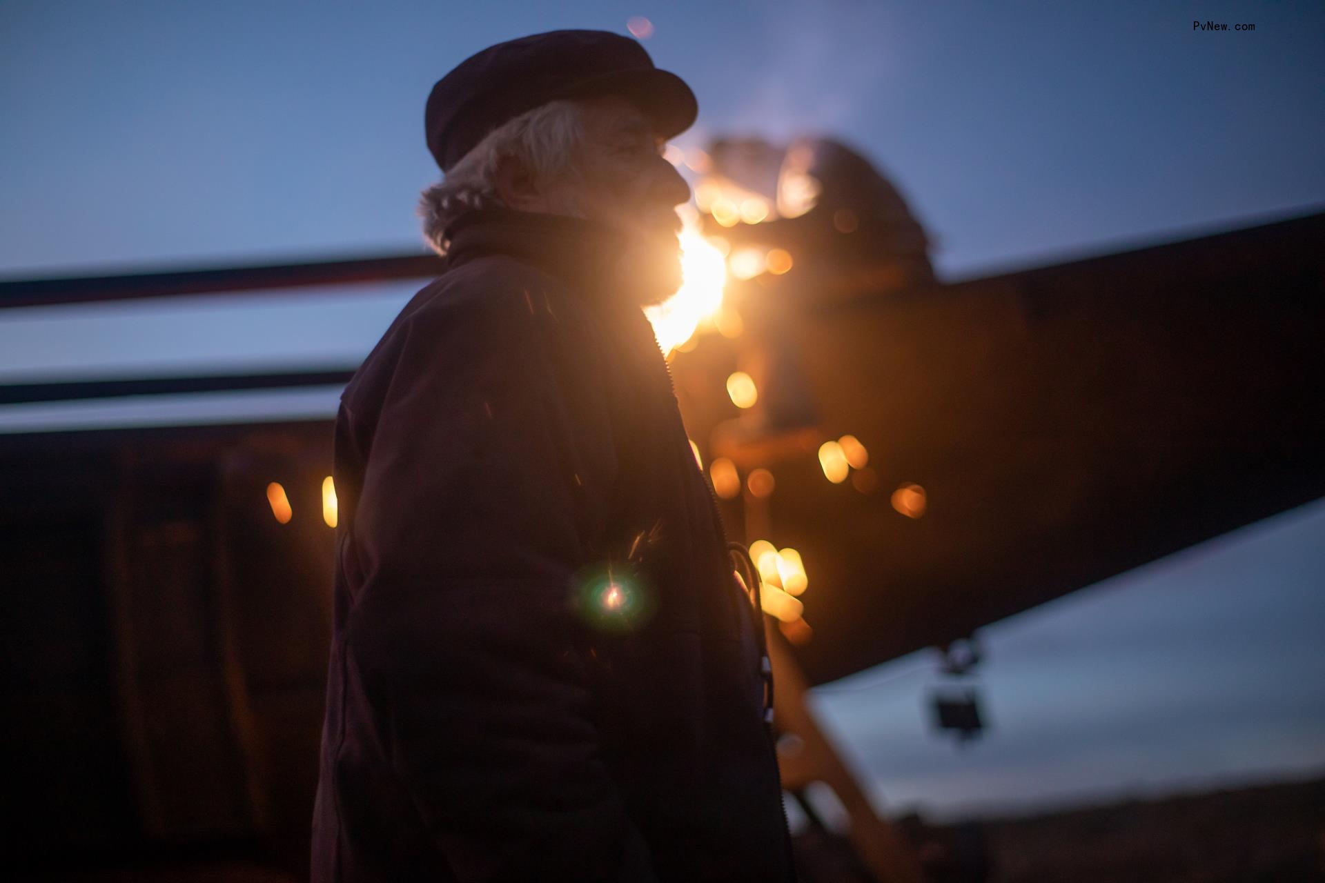 ‘The Fabulous Gold Harvesting Machine’ Trailer Previews a Son’s Emotio<i></i>nal Struggle to Help His Ailing Father in Chile