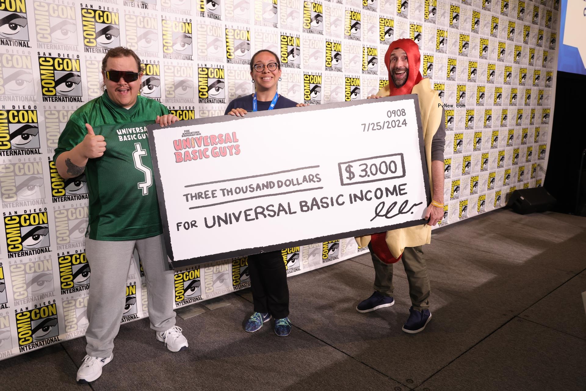Fox Surprises Comic-Con Attendee With $3,000 Prize at ‘Universal Basic Guys’ Panel