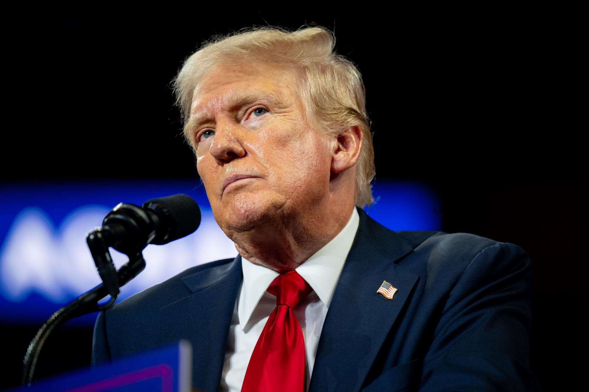 Do<i></i>nald Trump Says Kamala Harris ‘Used to be Indian…Until a Few Years Ago’ When ‘She Happened to Turn Black’ During Co<i></i>ntentious NABJ Panel