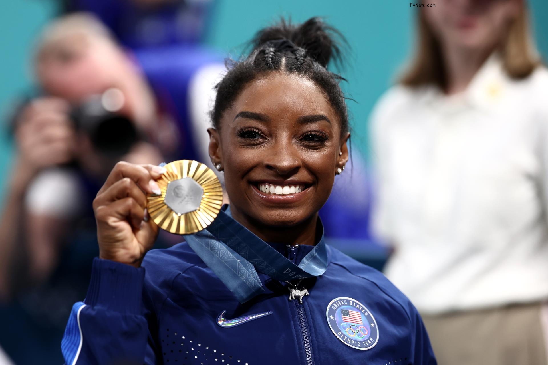 Simone Biles Wins Olympic All-Around Gold: Seth Rogen, Kendall Jenner and More Stars Cheer Her On in Paris