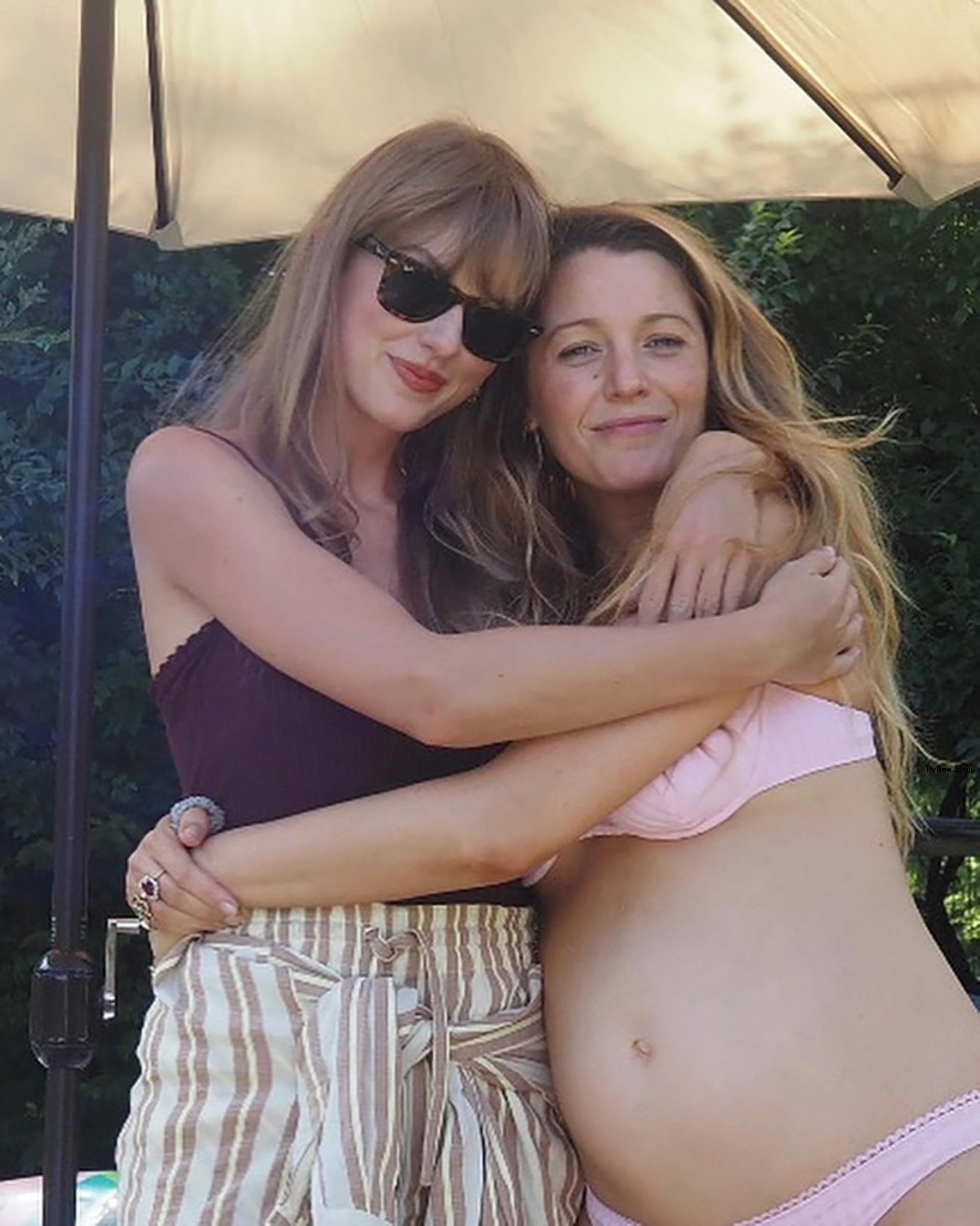Blake Lively and Taylor Swift hugging.