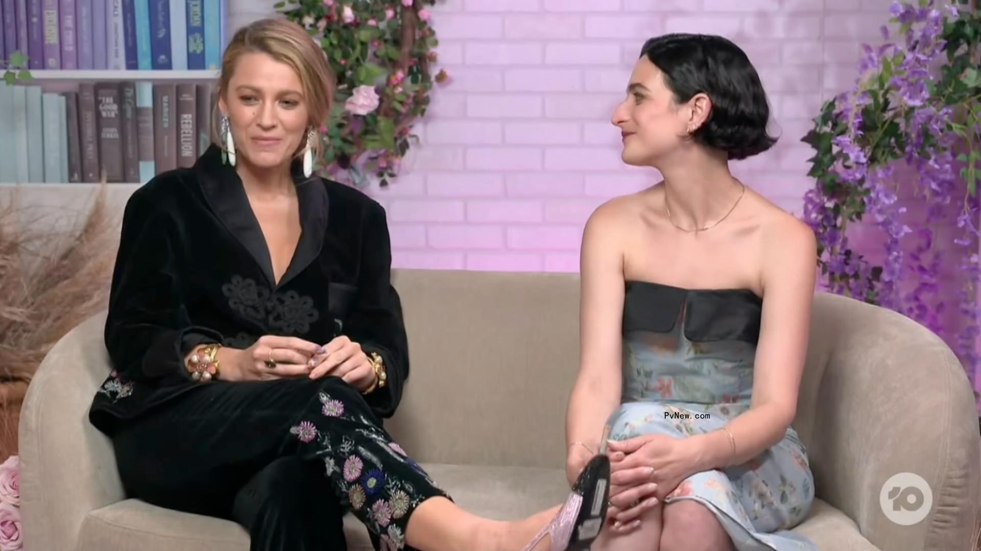 Blake Lively and Jenny Slate on Australian TV Chat Show the project.