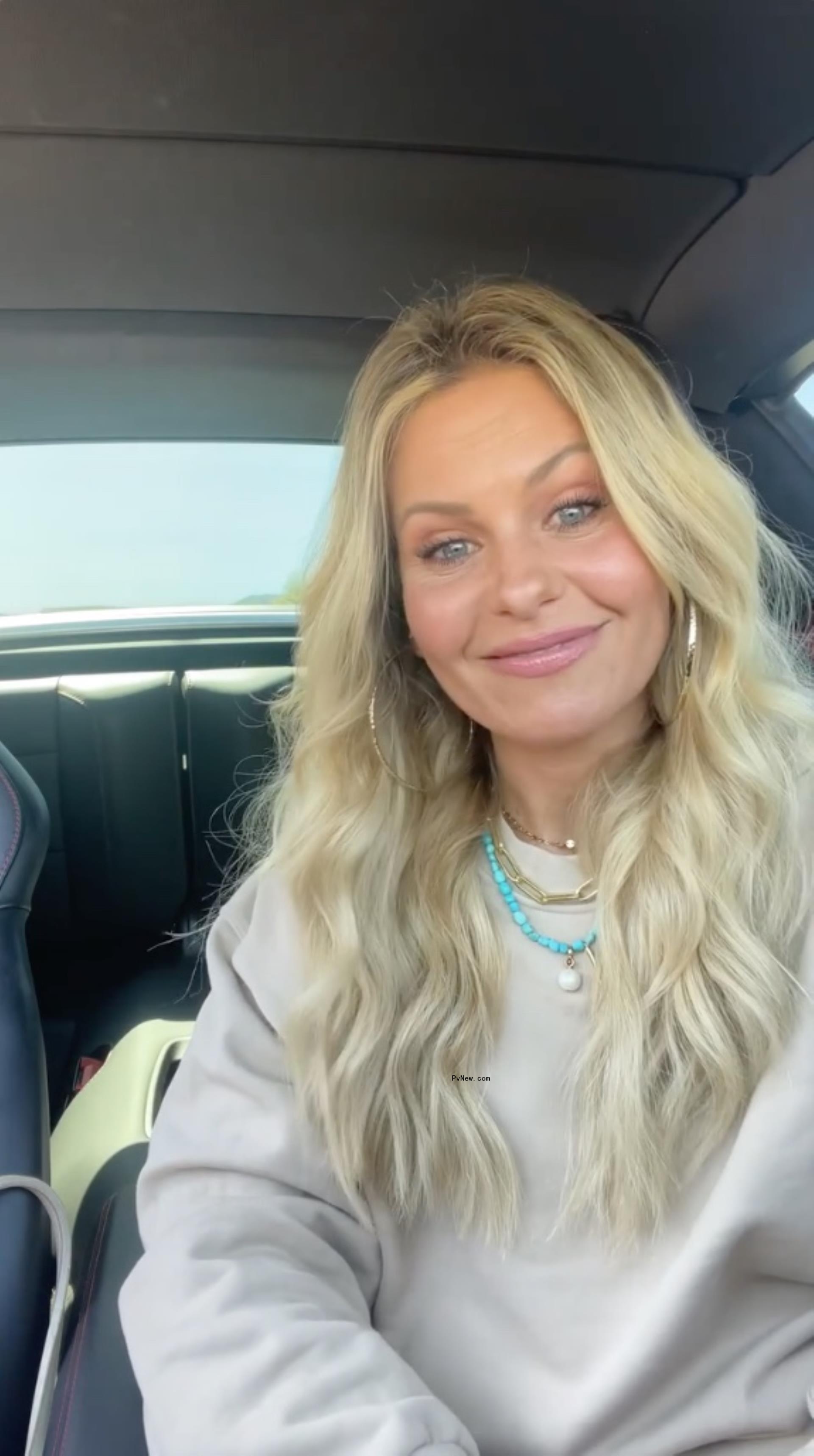 candace cameron bure selfie in a car