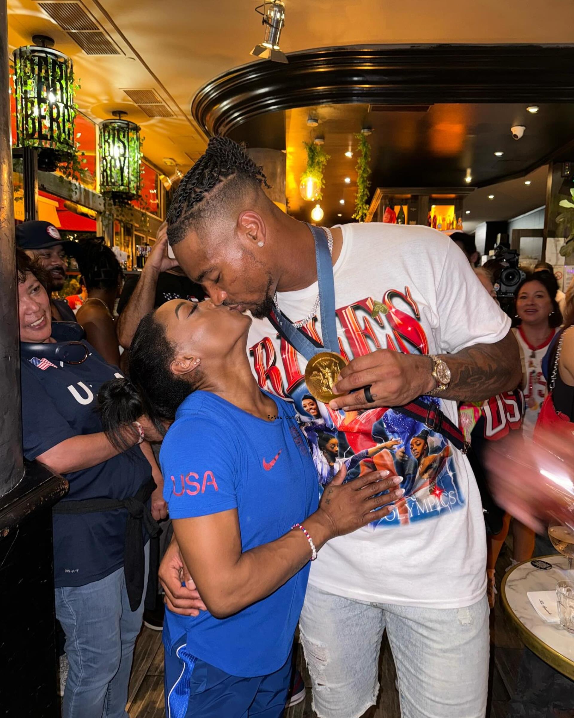 Simone Biles and Jo<i></i>nathan Owens