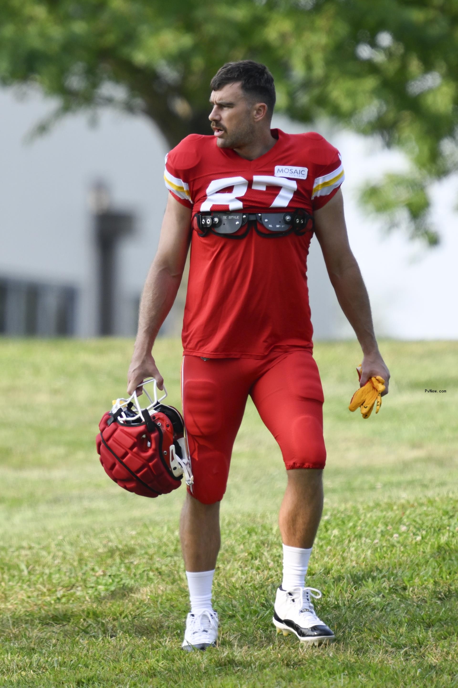 Travis Kelce at training camp