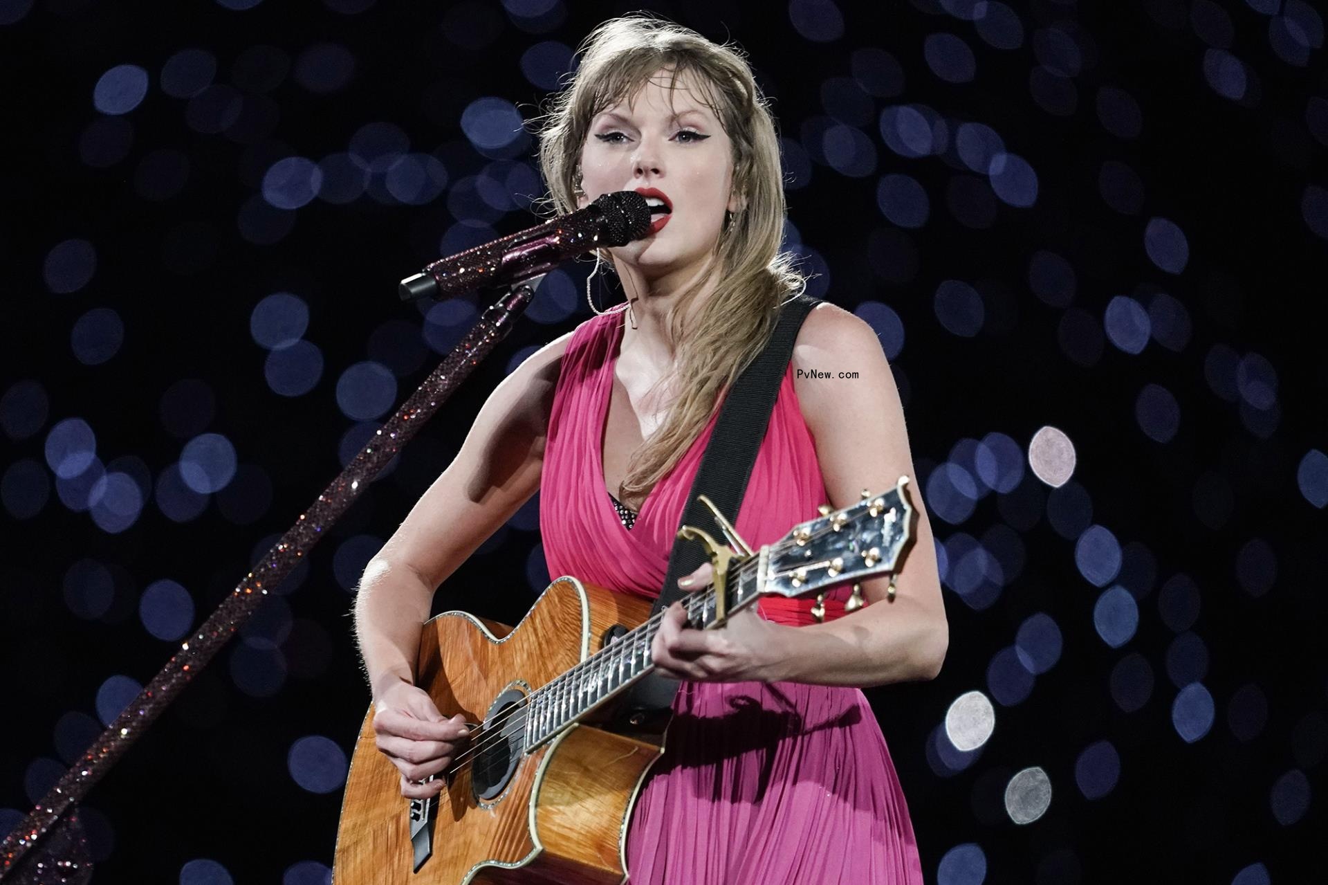 Taylor Swift singing at Eras Tour