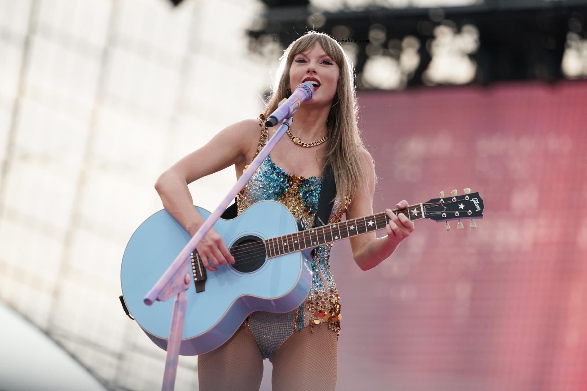 Taylor Swift singing at Eras Tour
