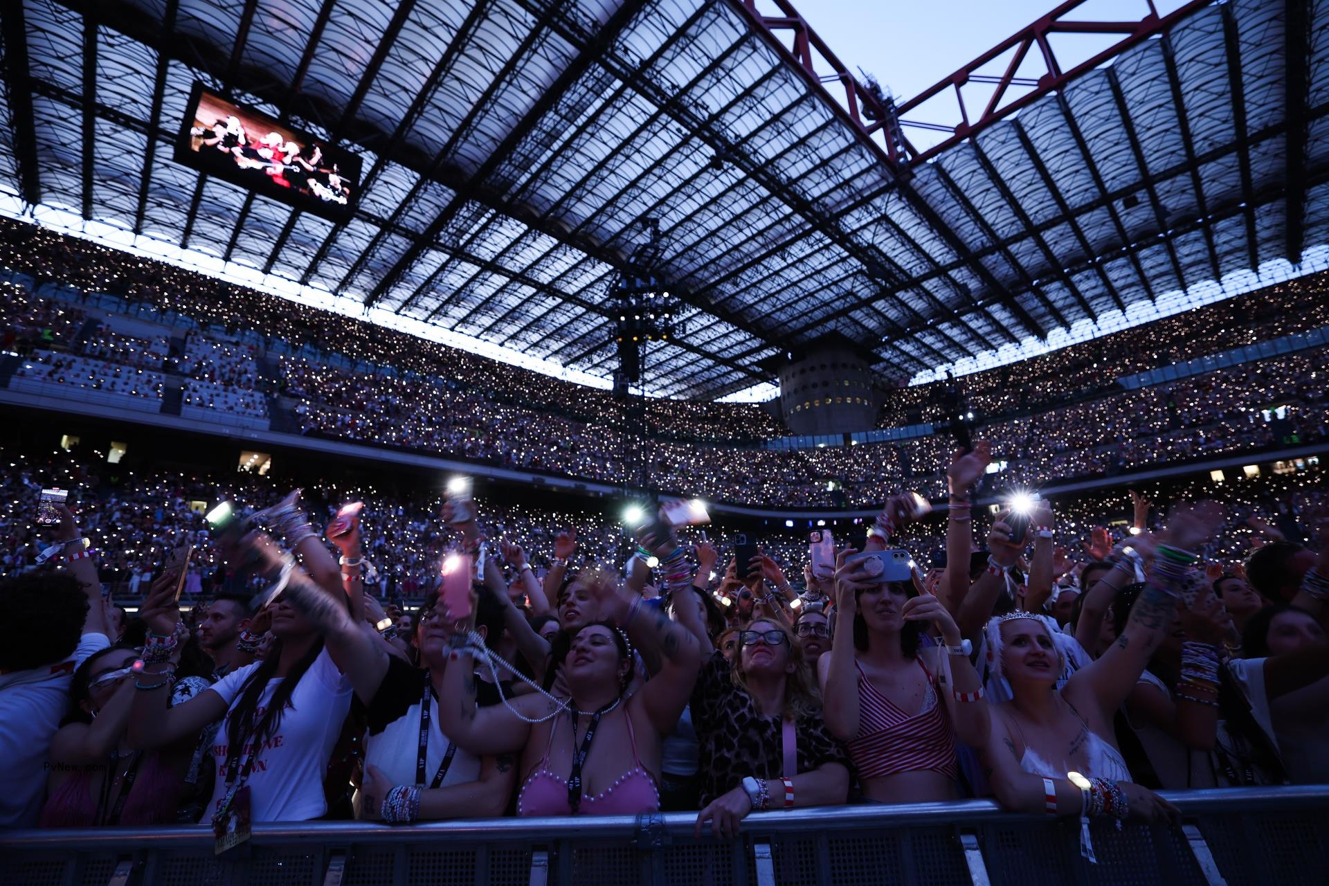 Taylor Swift fans at her show.
