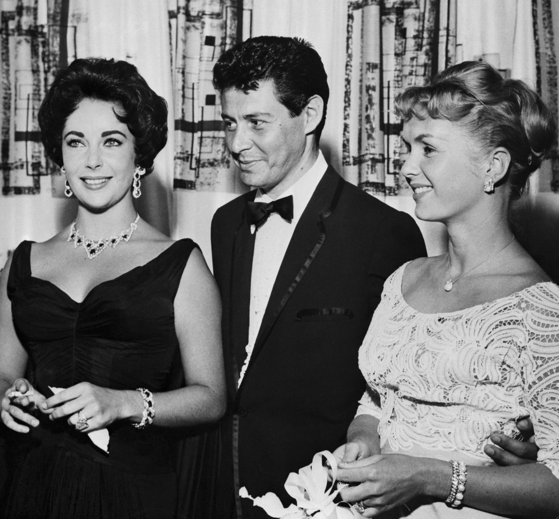 Blake Lively ‘steals’ Elizabeth Taylor’s $3.8M ruby necklace for Vogue’s September cover shoot