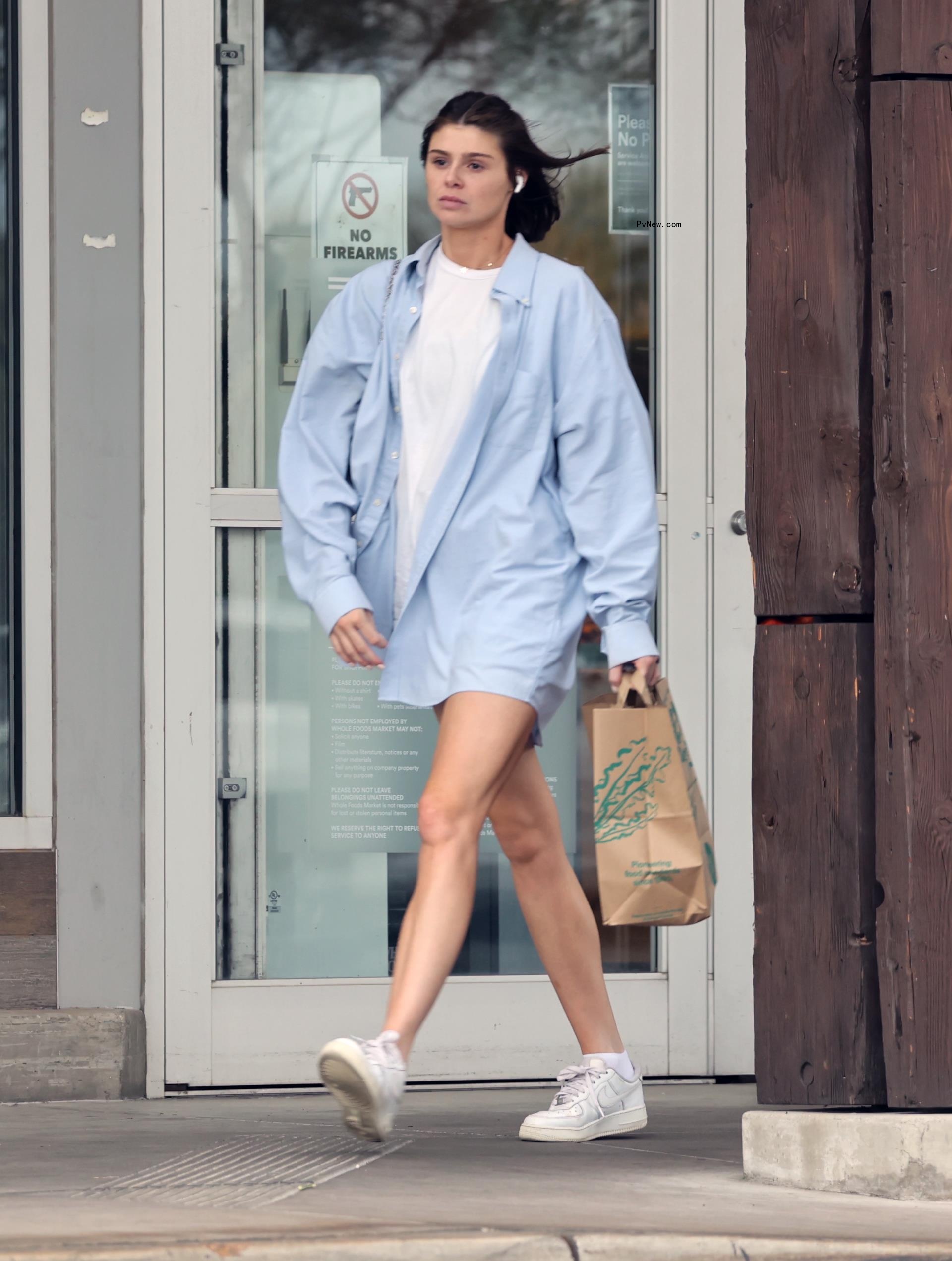 Raquel Leviss walking