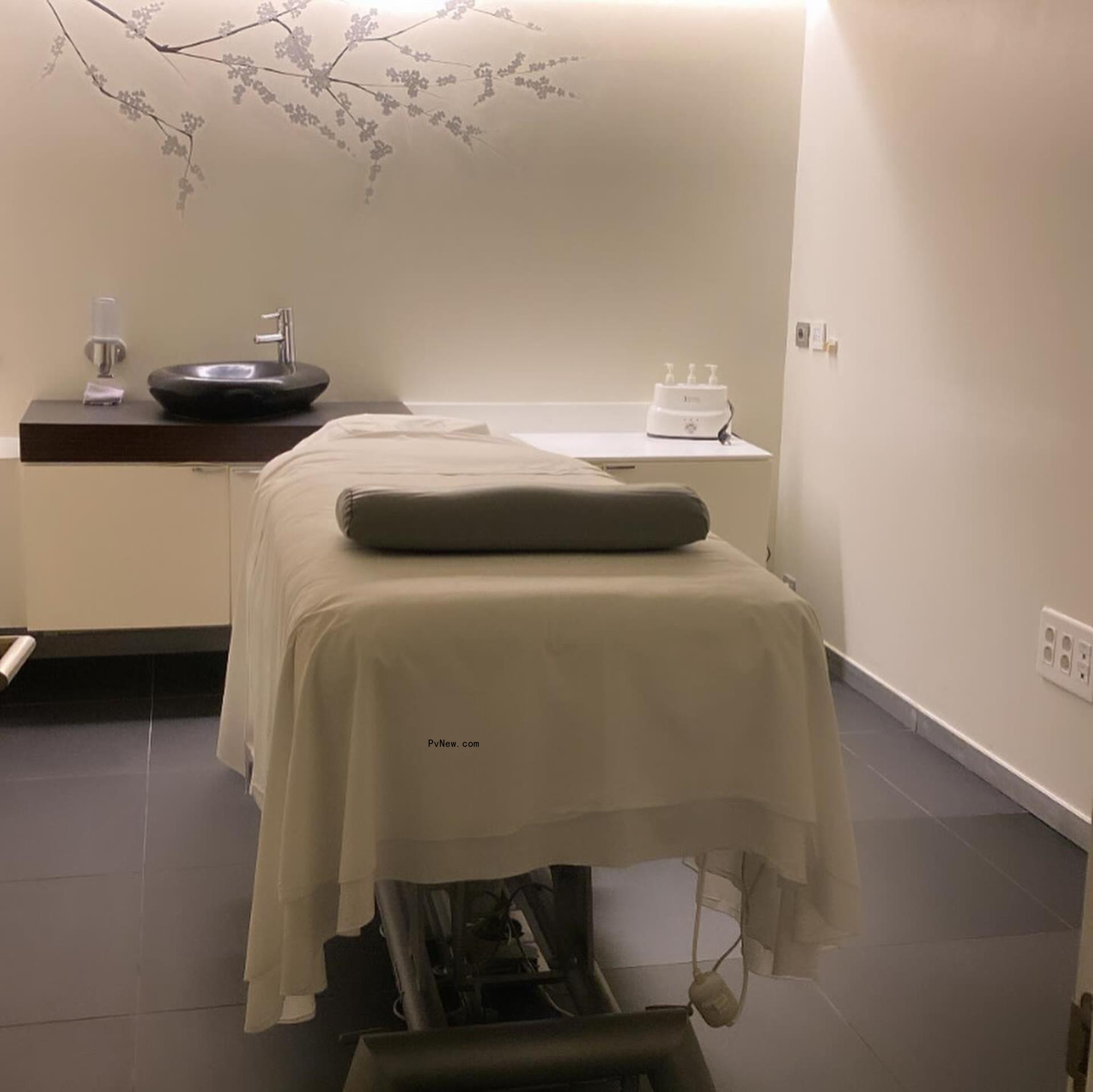 Inside Kate Beckinsale's $2,600 Mexican wellness retreat with her mom: Perso<i></i>nalized health plans, holistic wellness, more
