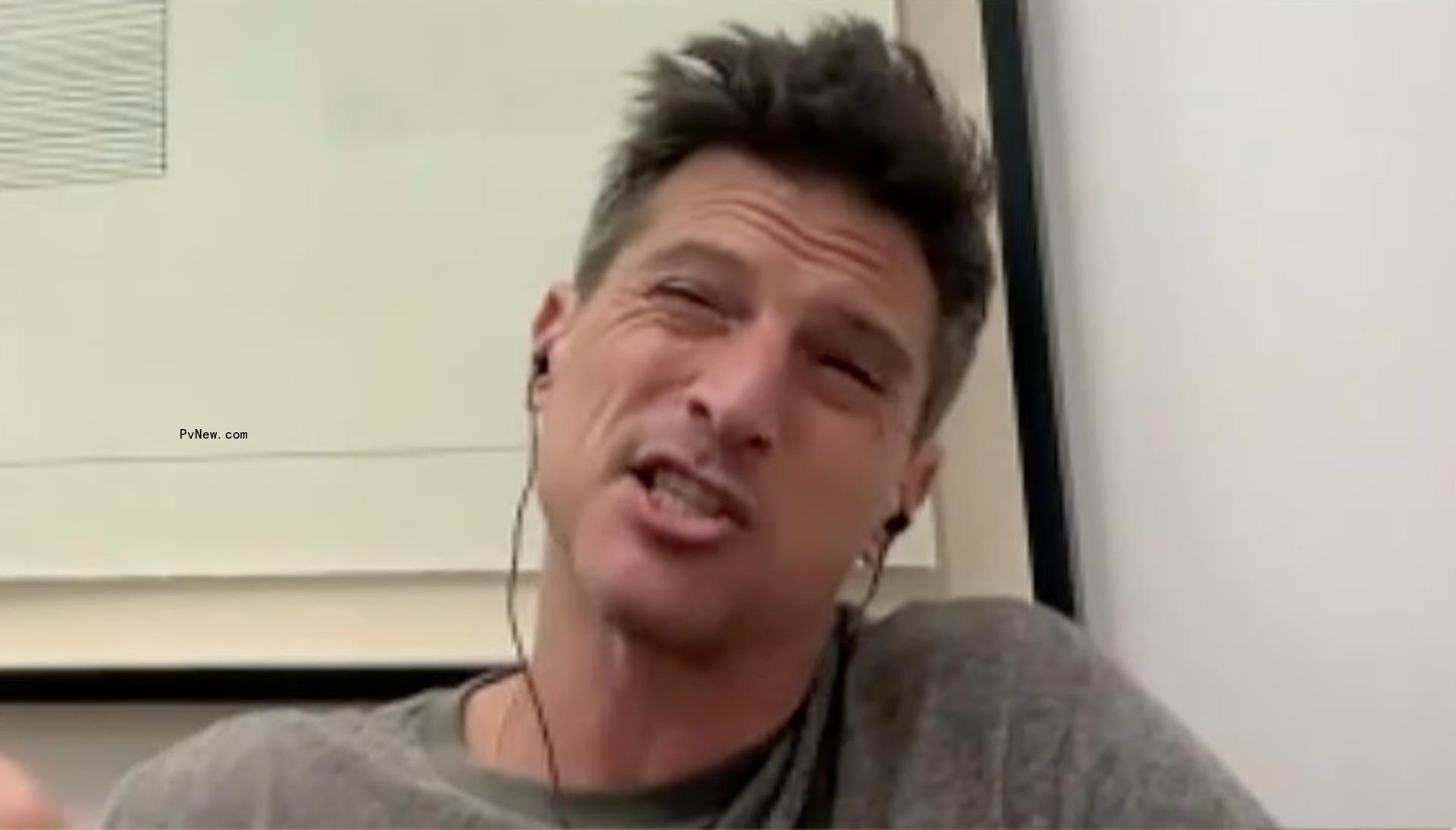 Simon Rex talking