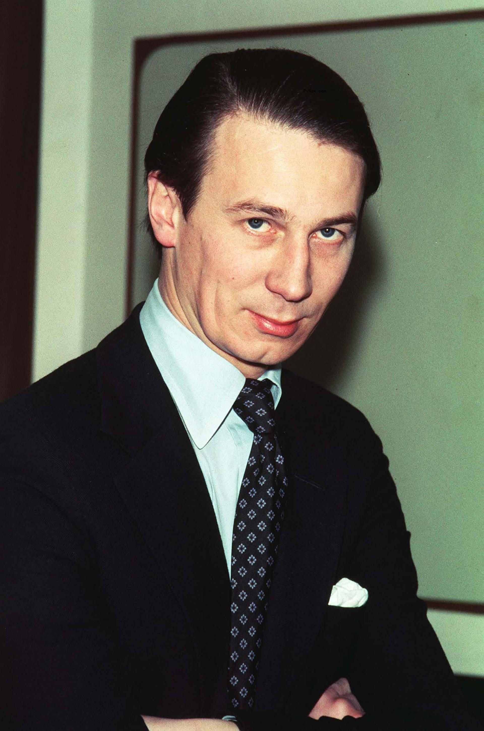 Princes William and Harry’s uncle Lord Robert Fellowes dead at 82