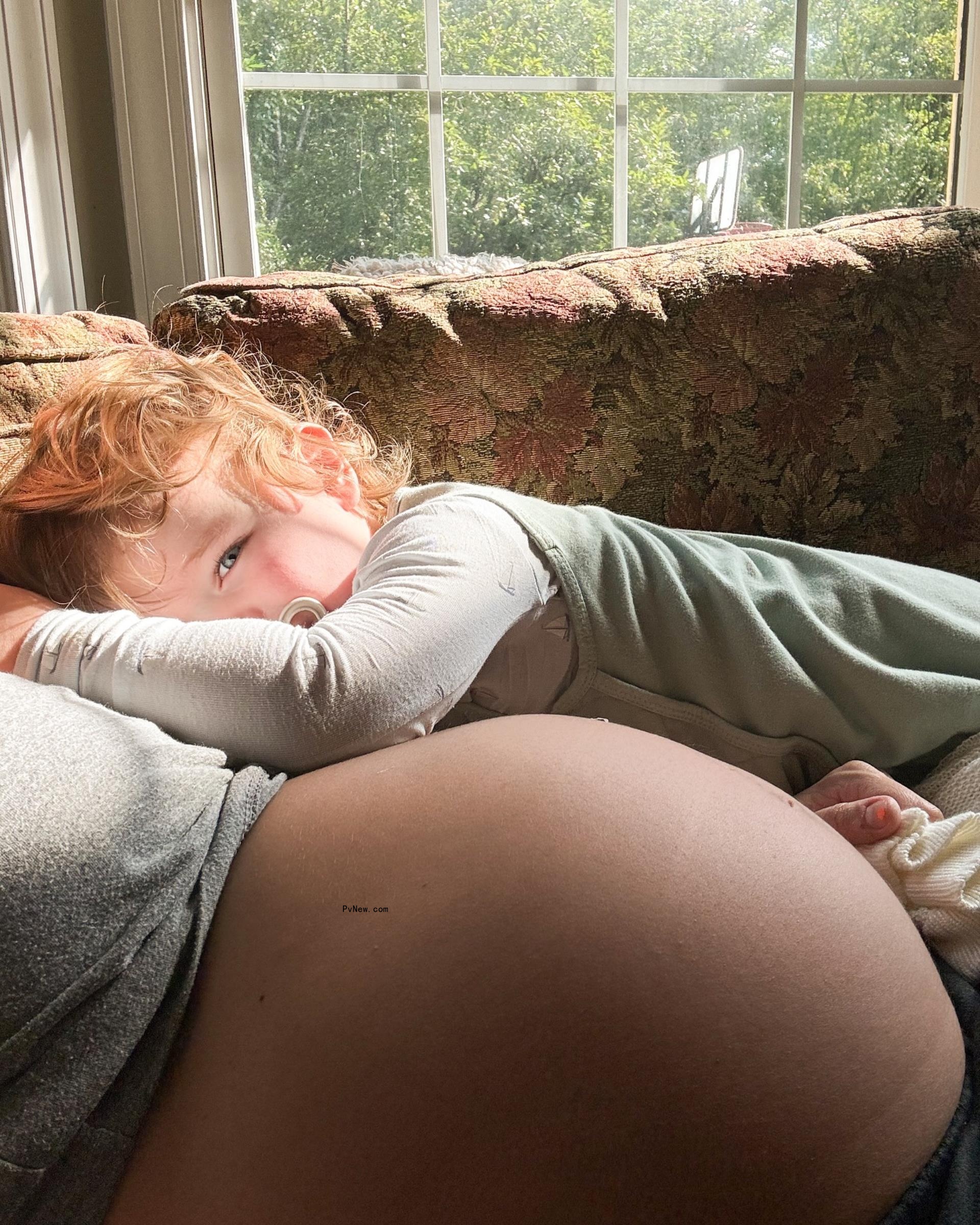Pregnant Ashley Iaco<i></i>netti poses with son Dawson